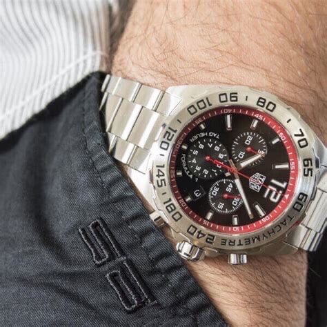 批:750 原盒:50 新款高颜值已上线！original Tagheuer 泰格豪雅F1系列，石英男士腕表 原单货！六针计时带日历！瑞士原装机芯！精钢表带表壳，蓝宝石玻璃！专柜售价一万多！～43mm表径！配专柜全套包装！