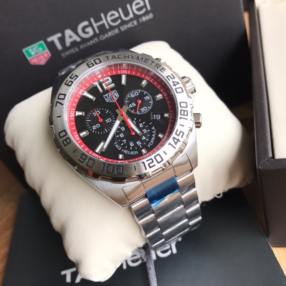 批:750 原盒:50 新款高颜值已上线！original Tagheuer 泰格豪雅F1系列，石英男士腕表 原单货！六针计时带日历！瑞士原装机芯！精钢表带表壳，蓝宝石玻璃！专柜售价一万多！～43mm表径！配专柜全套包装！