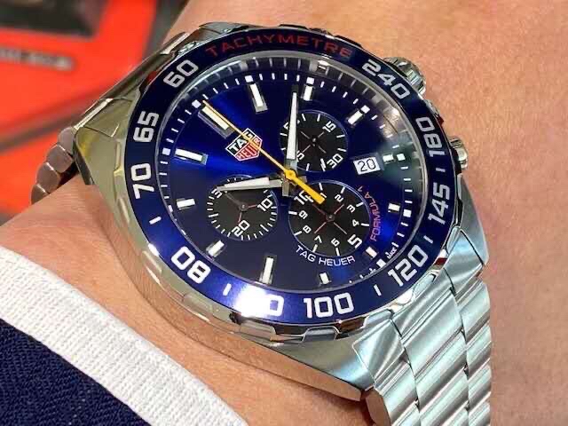 批:800 原盒:50 新款到！original Tagheuer 泰格豪雅F1系列，F1红牛队限量版，石英男士腕表 原单货！六针计时带日历！瑞士原装机芯！精钢表带表壳，蓝宝石玻璃！专柜售价一万多！～43mm表径！配专柜全套包装！
