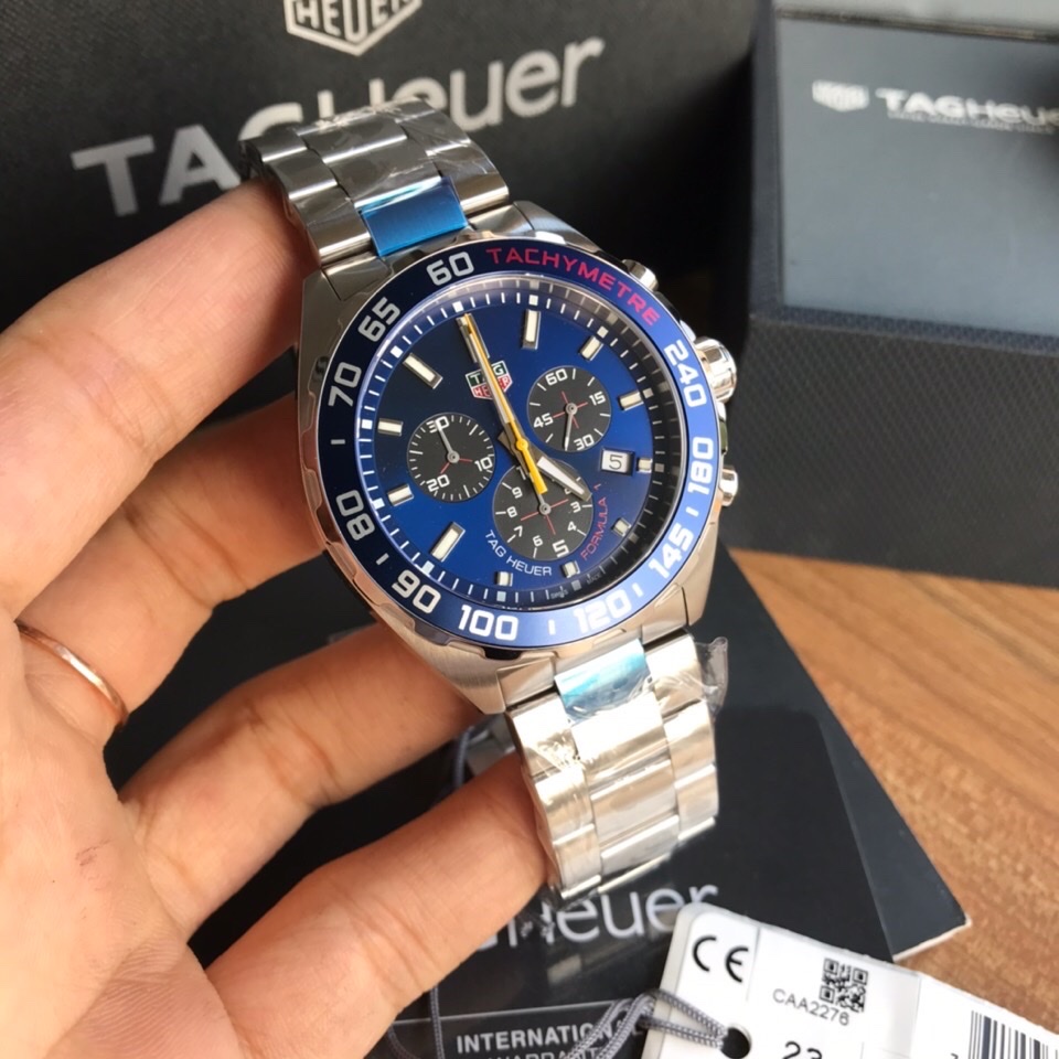 批:800 原盒:50 新款到！original Tagheuer 泰格豪雅F1系列，F1红牛队限量版，石英男士腕表 原单货！六针计时带日历！瑞士原装机芯！精钢表带表壳，蓝宝石玻璃！专柜售价一万多！～43mm表径！配专柜全套包装！
