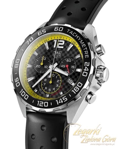 批:750原盒:50 新款高颜值已上线！original Tagheuer 泰格豪雅F1系列，石英男士腕表 原单货！表面立体裁制，原装氟胶材质表带，细腻光滑且抗汗无廉价香味。六针计时带日历！瑞士原装机芯！精钢表带表壳，蓝宝石玻璃！专柜售价一万多！帅气逼人～43mm表径！配专柜全套包装！