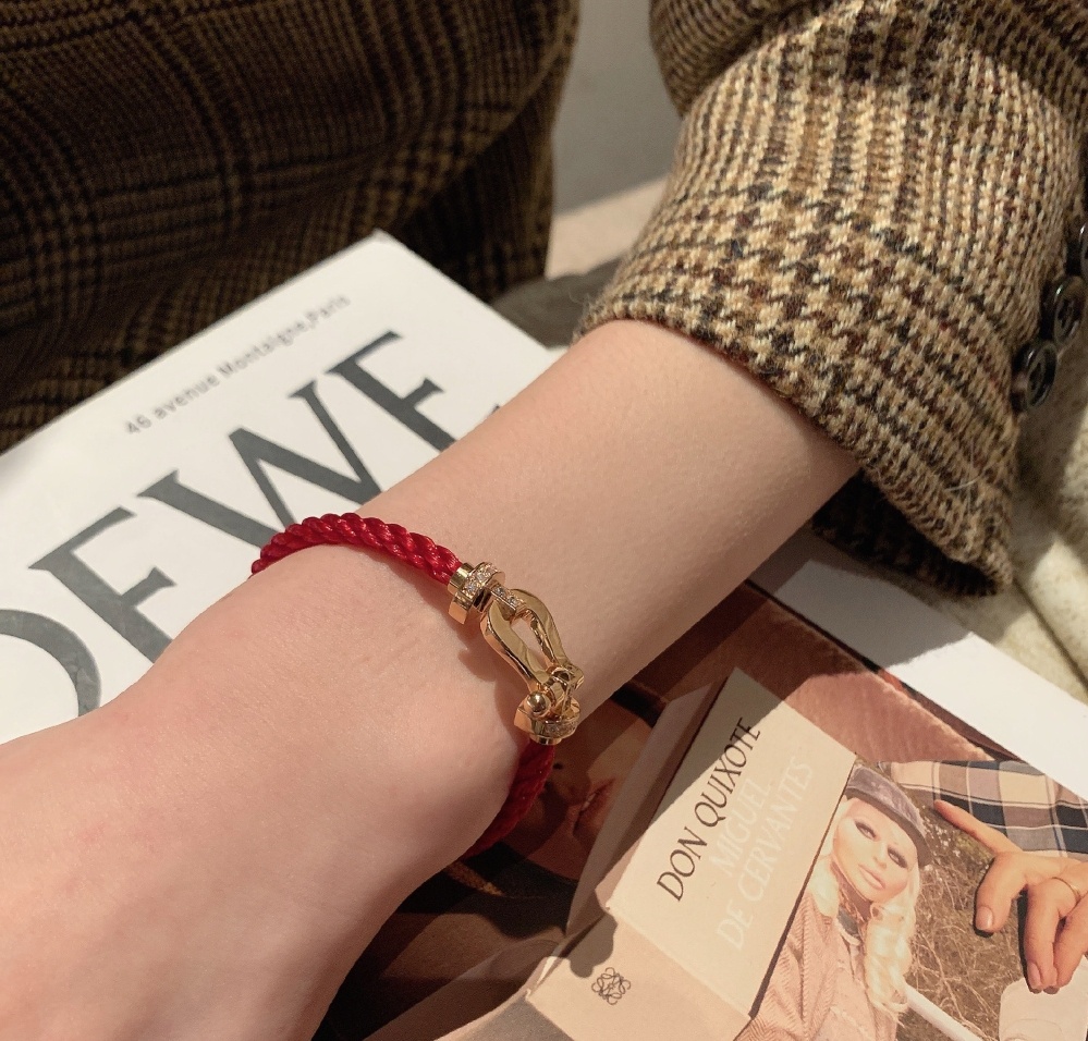 NO:633532,Fred ~ Horseshoe buckle red bracelet wearing picture reference ~, Cardia high-end jewelry19860909Fred～马蹄扣红手绳佩戴图参考～,,卡迪亚高端饰品,Jewelry