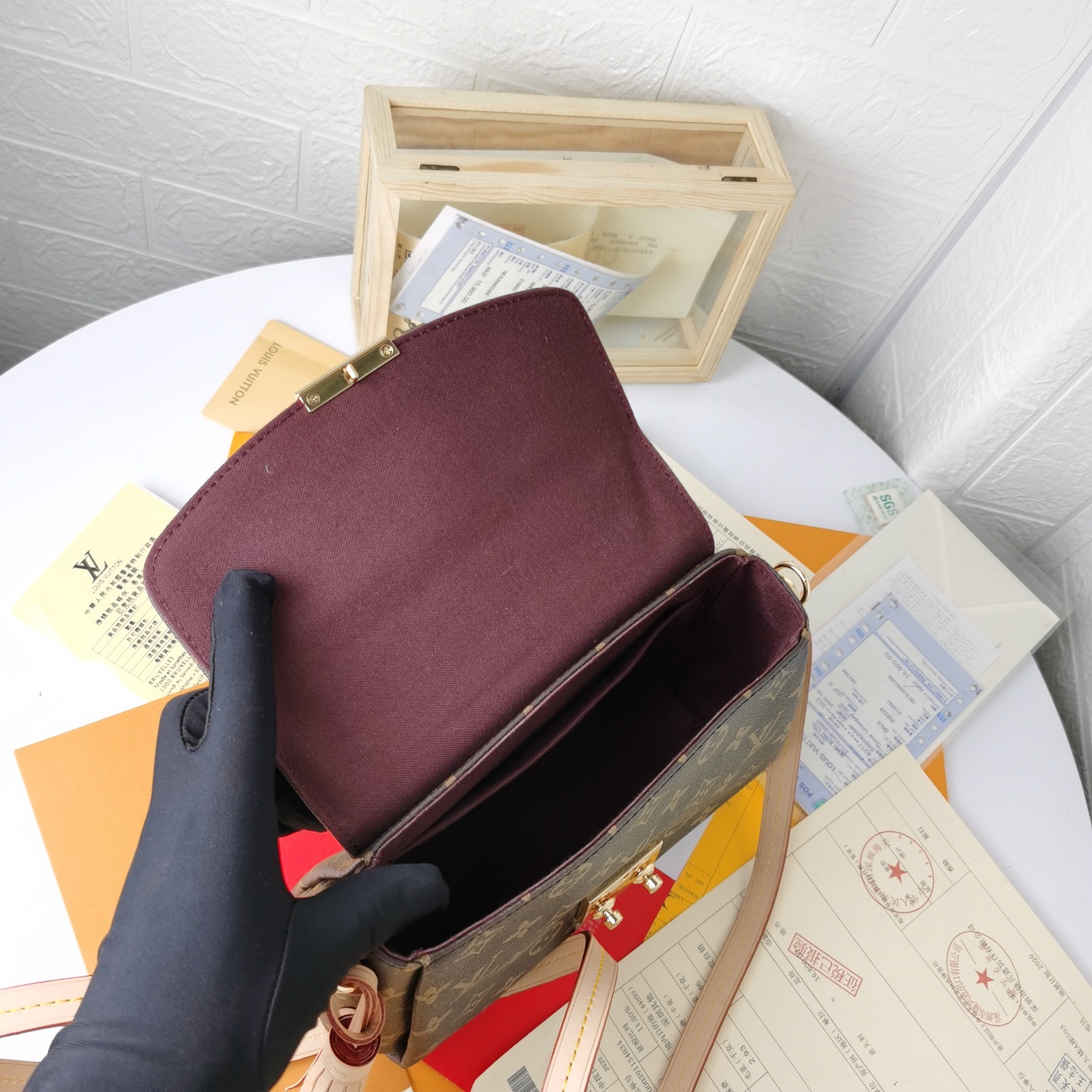 スタイリッシュなCroisette手袋 - 多機能デザイン