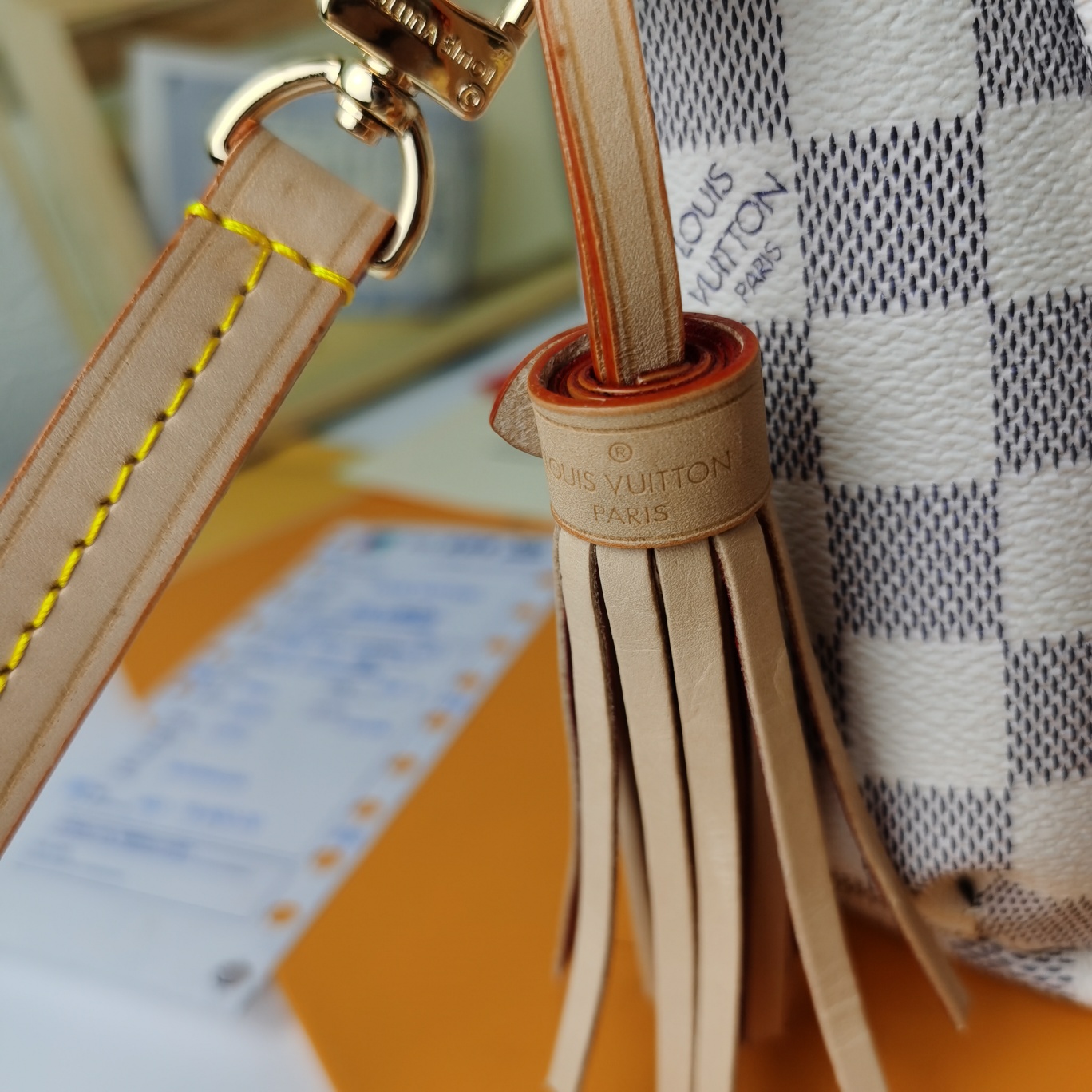 スタイリッシュなCroisette手袋 - 多機能でエレガント