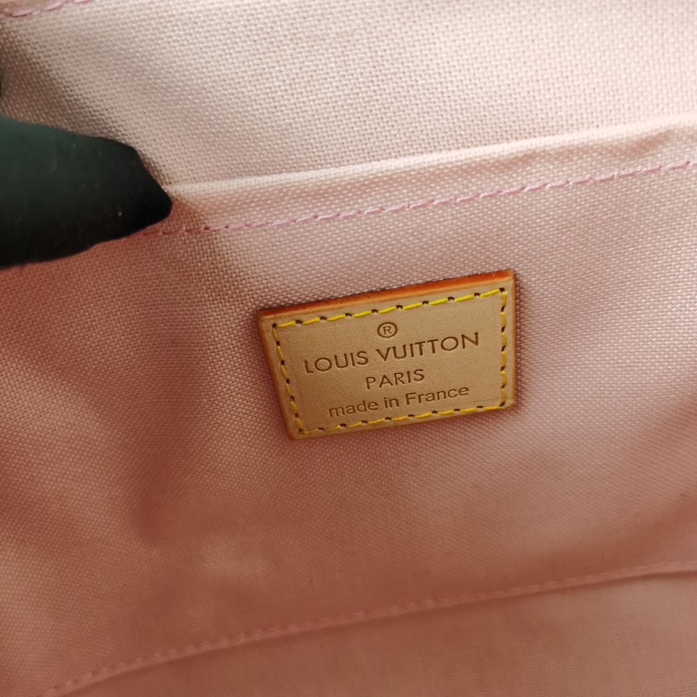 スタイリッシュなCroisette手袋 - 多機能でエレガント