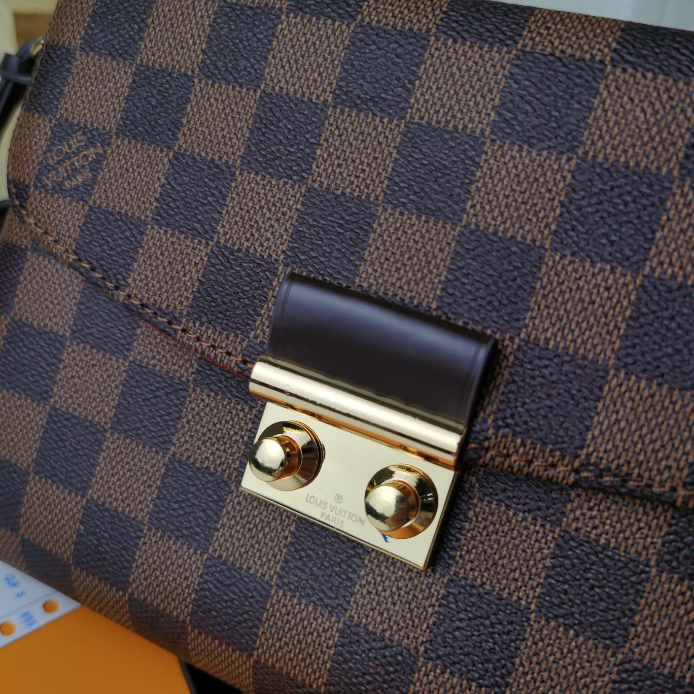 スタイリッシュなCroisette手袋 - 多機能・エレガントなデザイン