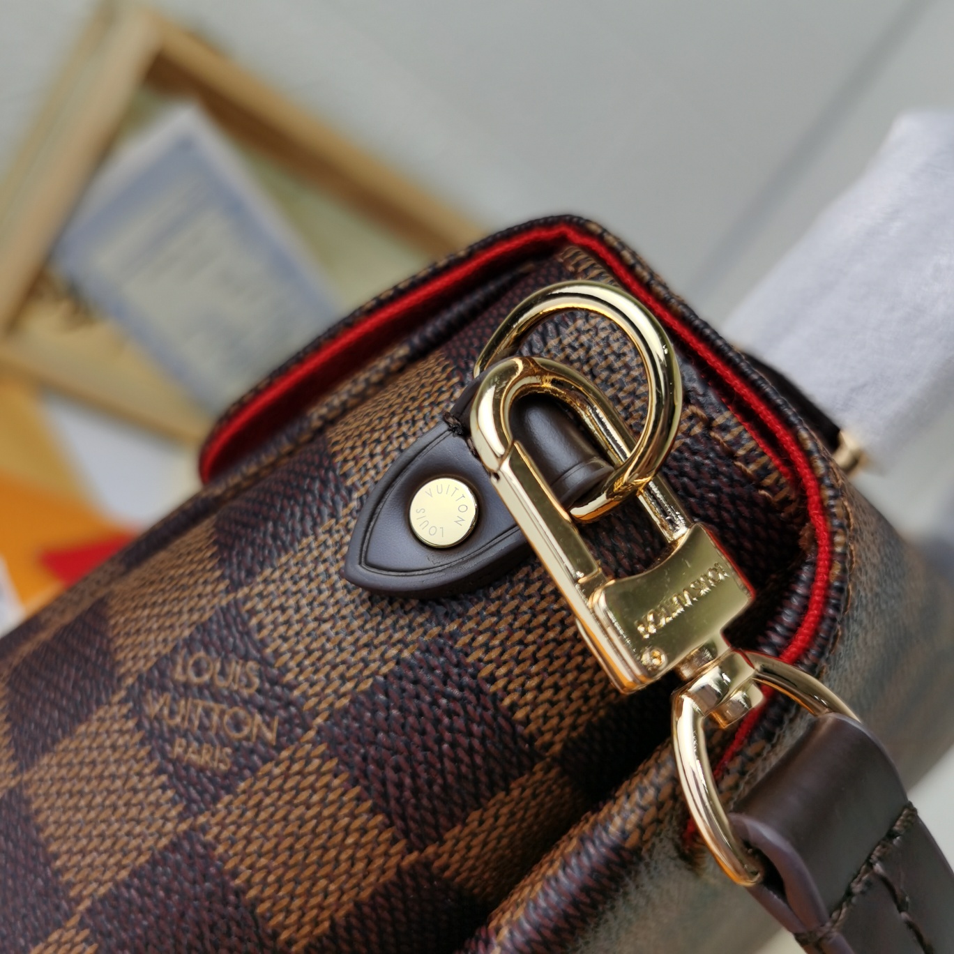 スタイリッシュなCroisette手袋 - 多機能・エレガントなデザイン