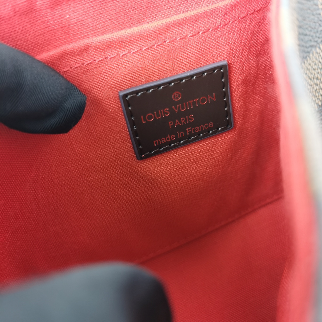 スタイリッシュなCroisette手袋 - 多機能・エレガントなデザイン