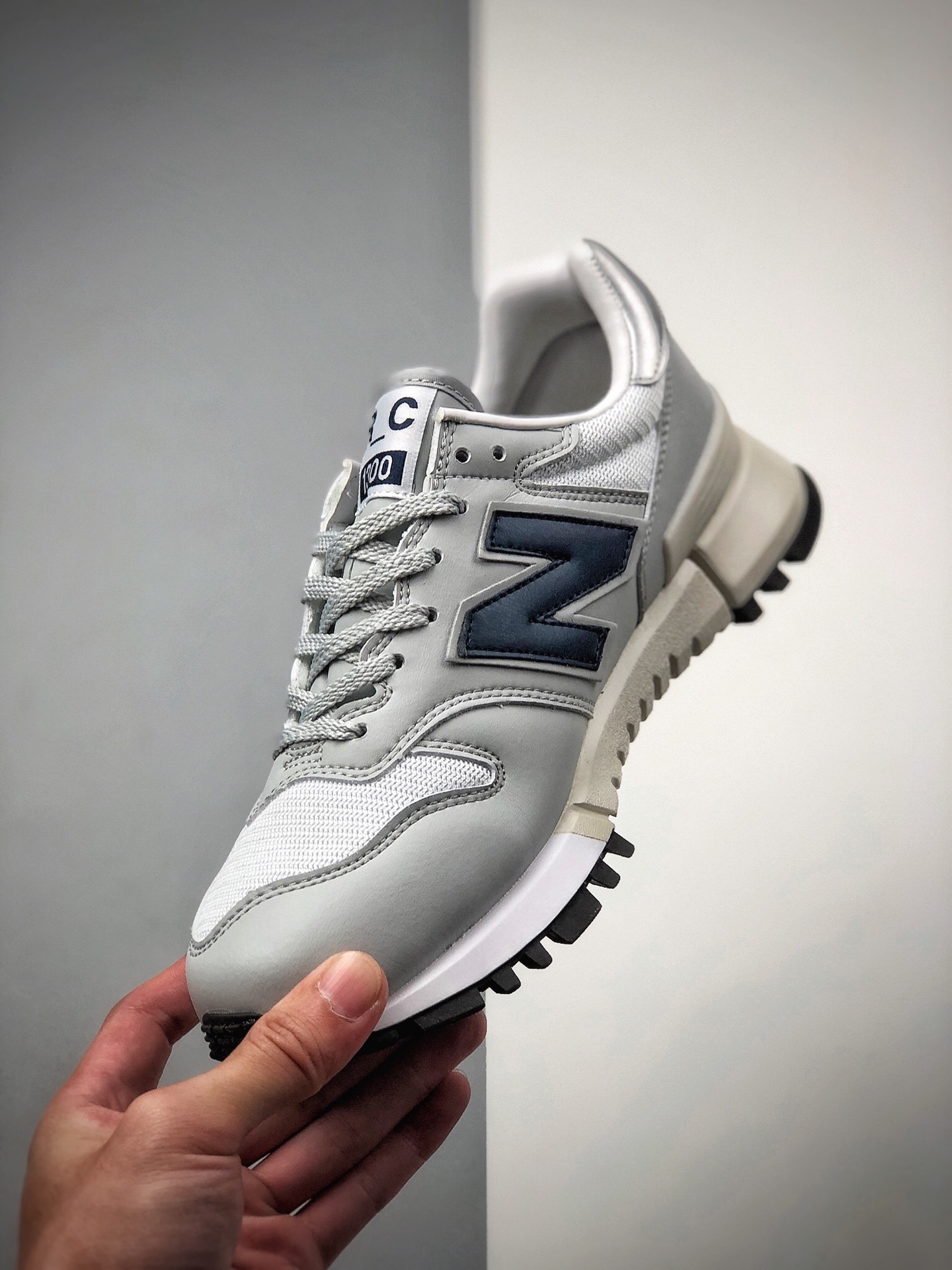 230 COMME des GARCONS HOMME x New Balance 1300 系列