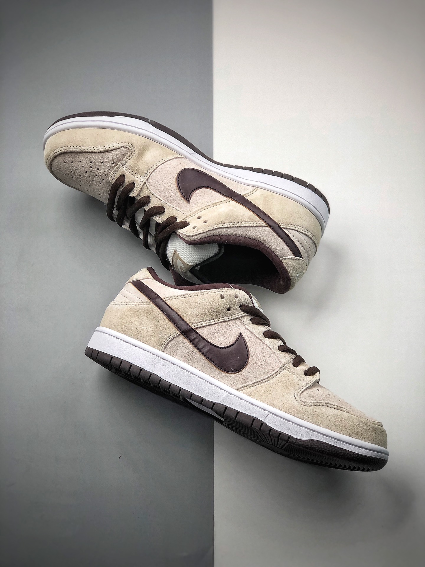240  Nike SB Dunk Low Pro 低帮休闲运动滑板鞋  货号：BQ6817-004