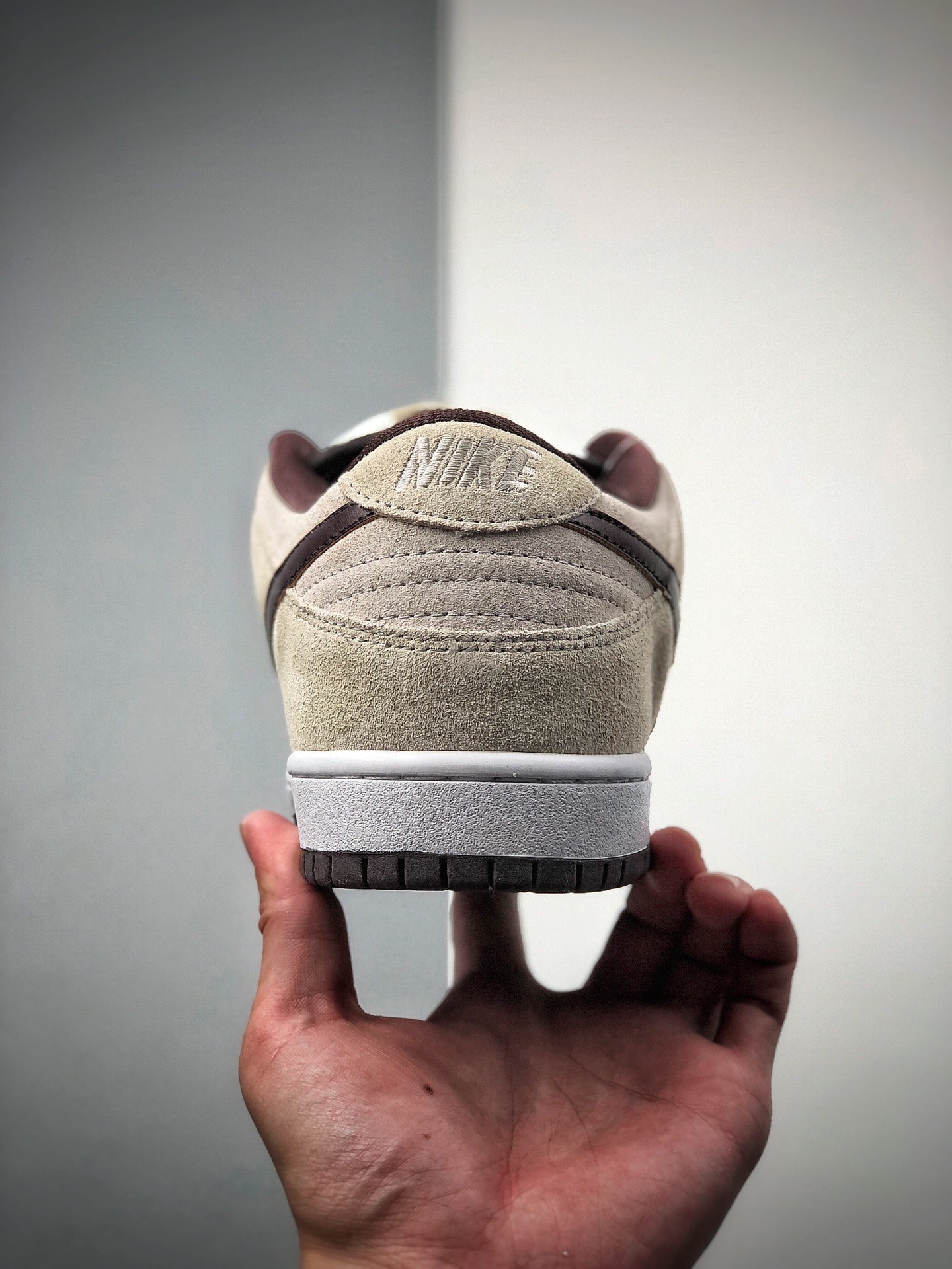 240  Nike SB Dunk Low Pro 低帮休闲运动滑板鞋  货号：BQ6817-004