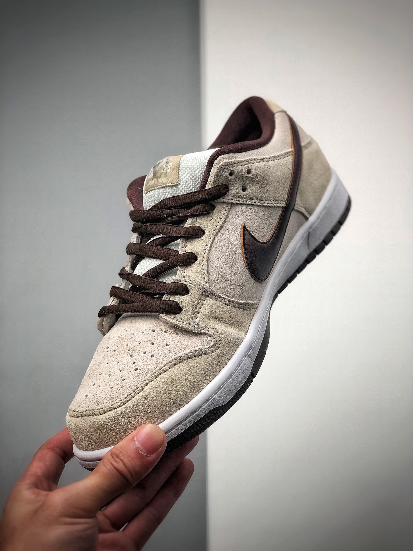 240  Nike SB Dunk Low Pro 低帮休闲运动滑板鞋  货号：BQ6817-004