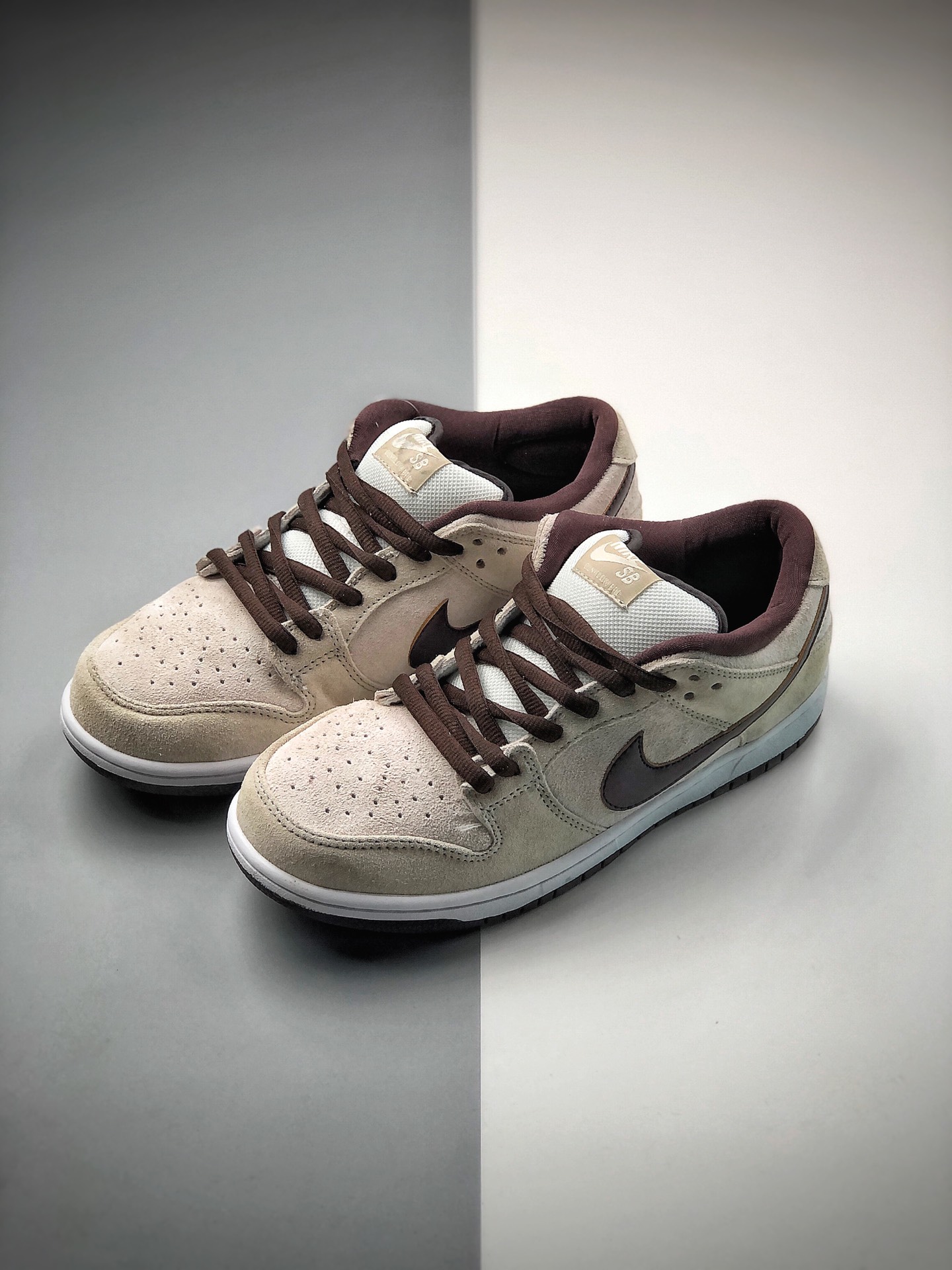 240  Nike SB Dunk Low Pro 低帮休闲运动滑板鞋  货号：BQ6817-004