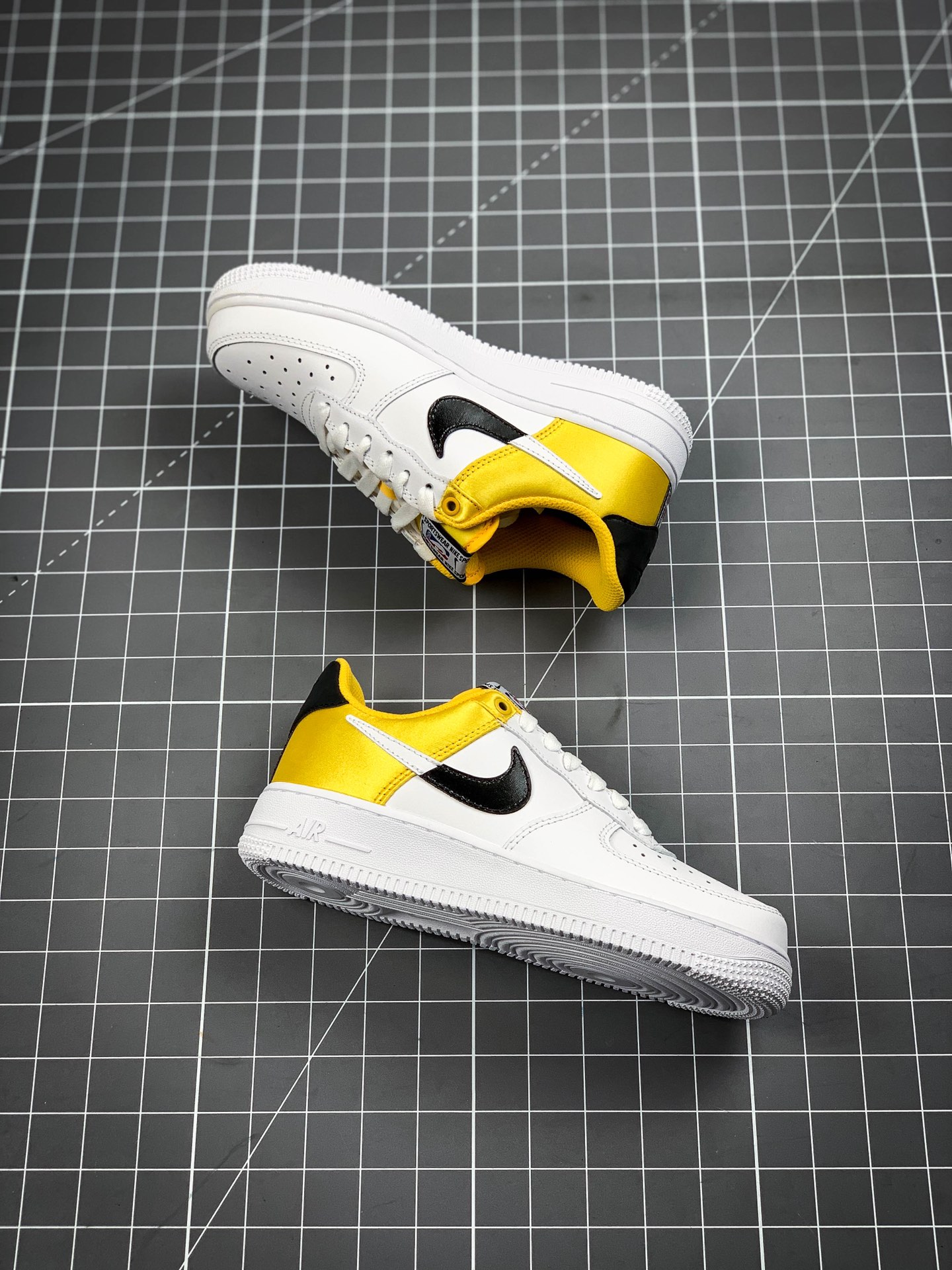 200 公司级 官方二维码新标 耐克Nike Air Force 1 '07 LV8 High低帮休闲板鞋NBA限定丝绸  货号:BQ4420-700