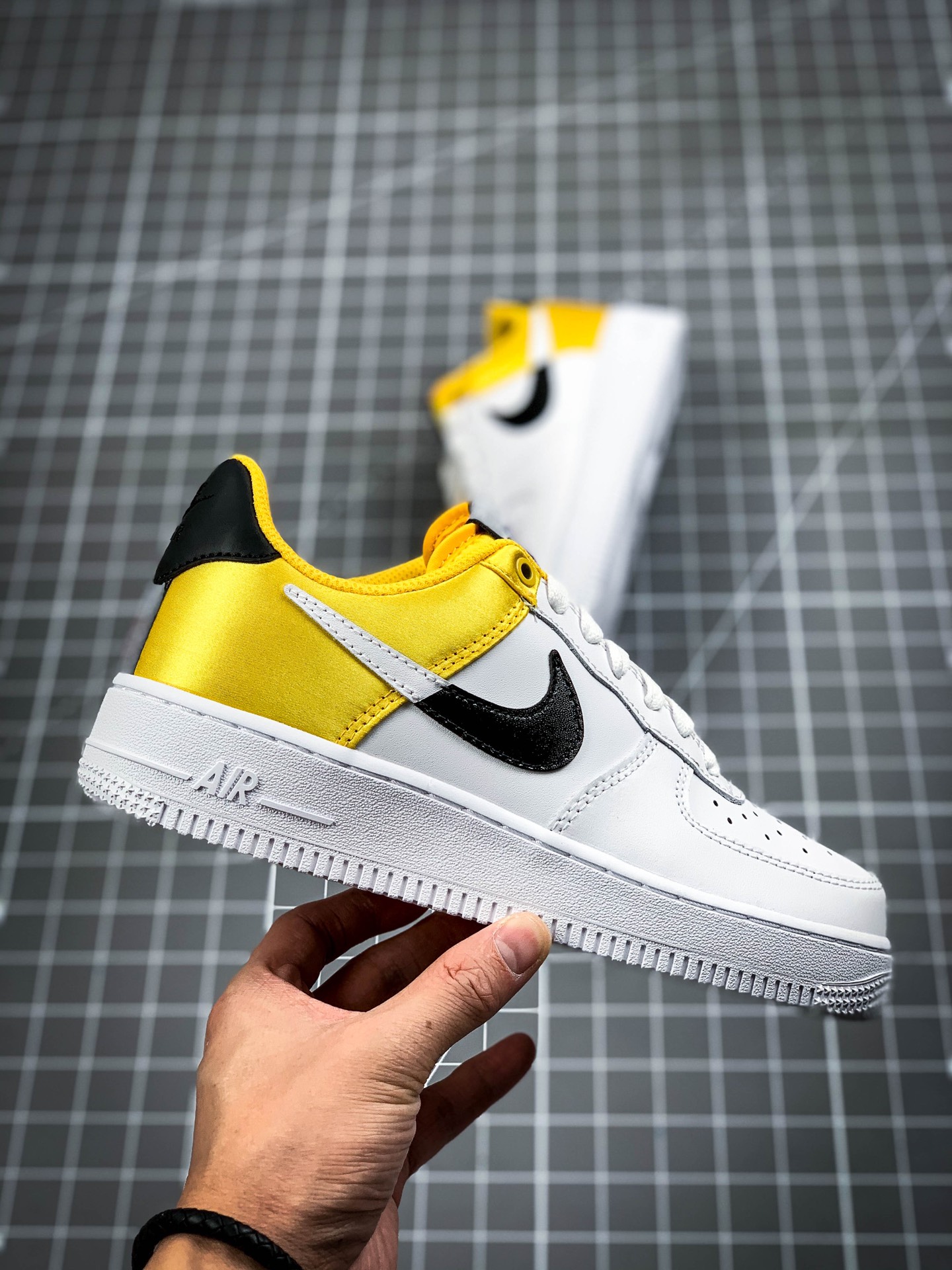 200 公司级 官方二维码新标 耐克Nike Air Force 1 '07 LV8 High低帮休闲板鞋NBA限定丝绸  货号:BQ4420-700