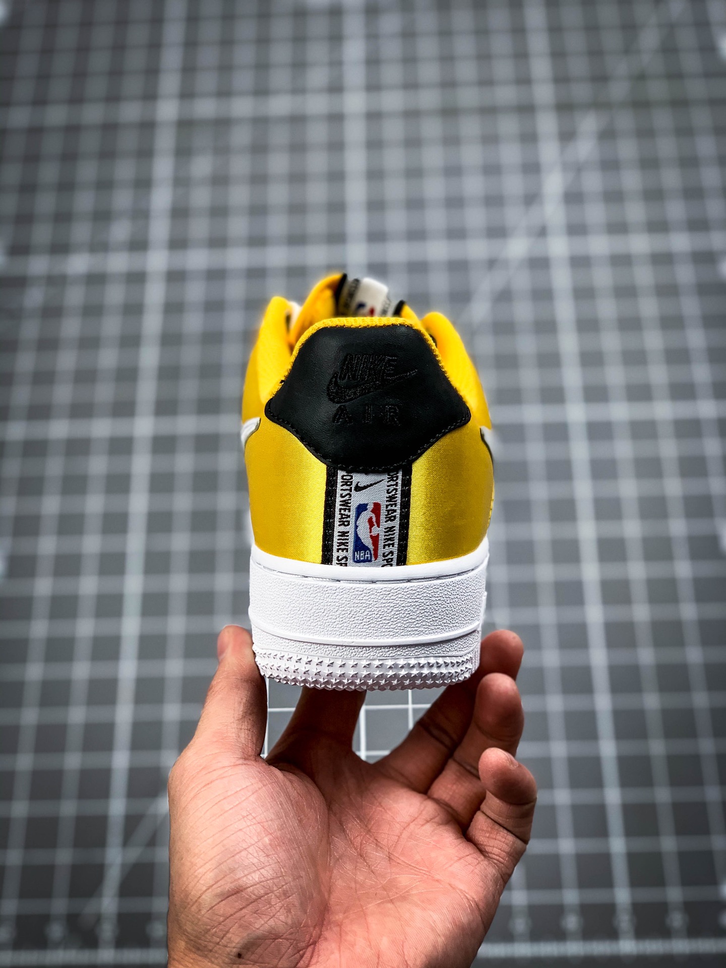 200 公司级 官方二维码新标 耐克Nike Air Force 1 '07 LV8 High低帮休闲板鞋NBA限定丝绸  货号:BQ4420-700