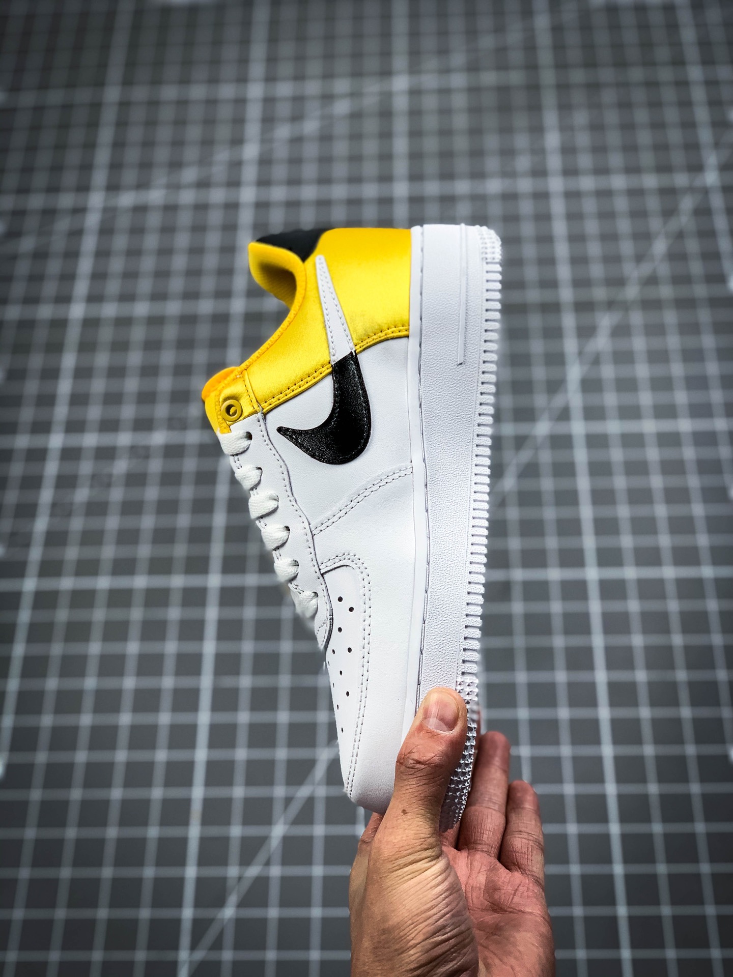 200 公司级 官方二维码新标 耐克Nike Air Force 1 '07 LV8 High低帮休闲板鞋NBA限定丝绸  货号:BQ4420-700