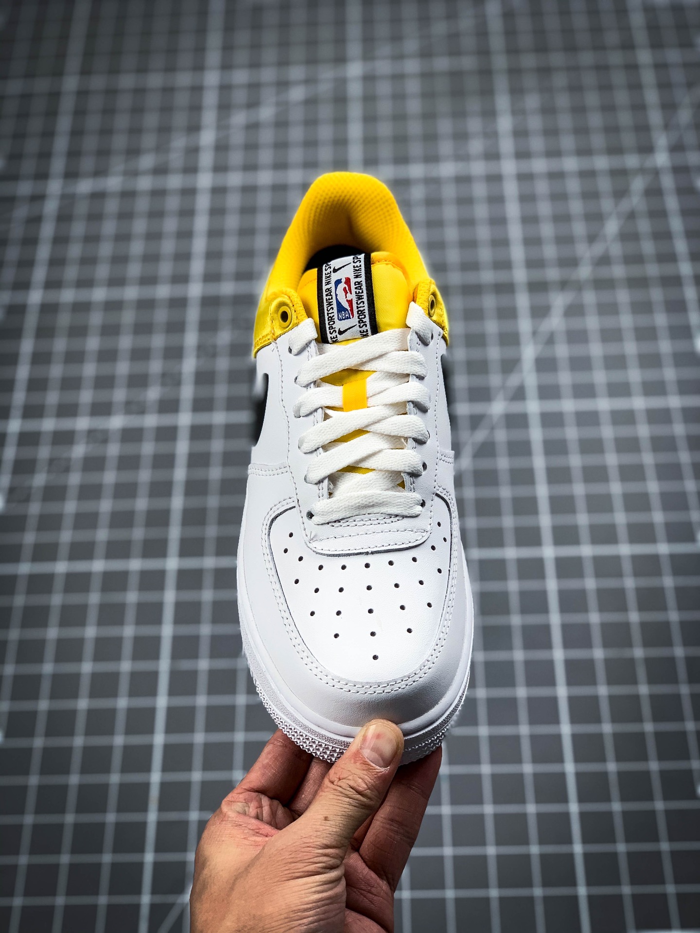 200 公司级 官方二维码新标 耐克Nike Air Force 1 '07 LV8 High低帮休闲板鞋NBA限定丝绸  货号:BQ4420-700
