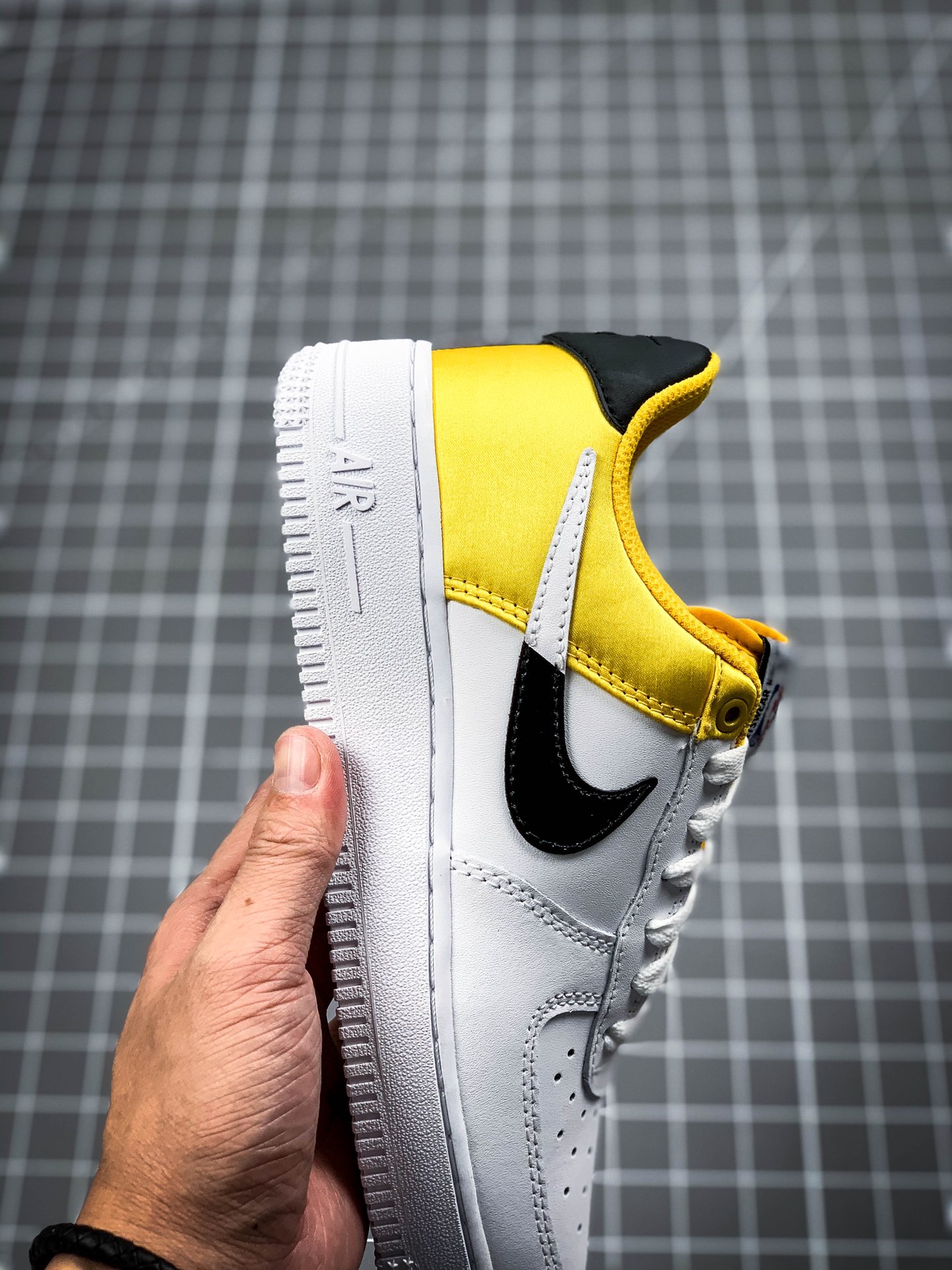 200 公司级 官方二维码新标 耐克Nike Air Force 1 '07 LV8 High低帮休闲板鞋NBA限定丝绸  货号:BQ4420-700