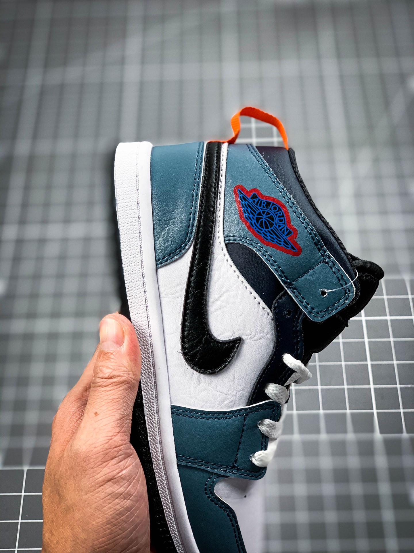 150 童鞋Facetasm x Air Jordan 1 Mid ” Fearless ” 联名中帮文化篮球鞋 CU2802-100