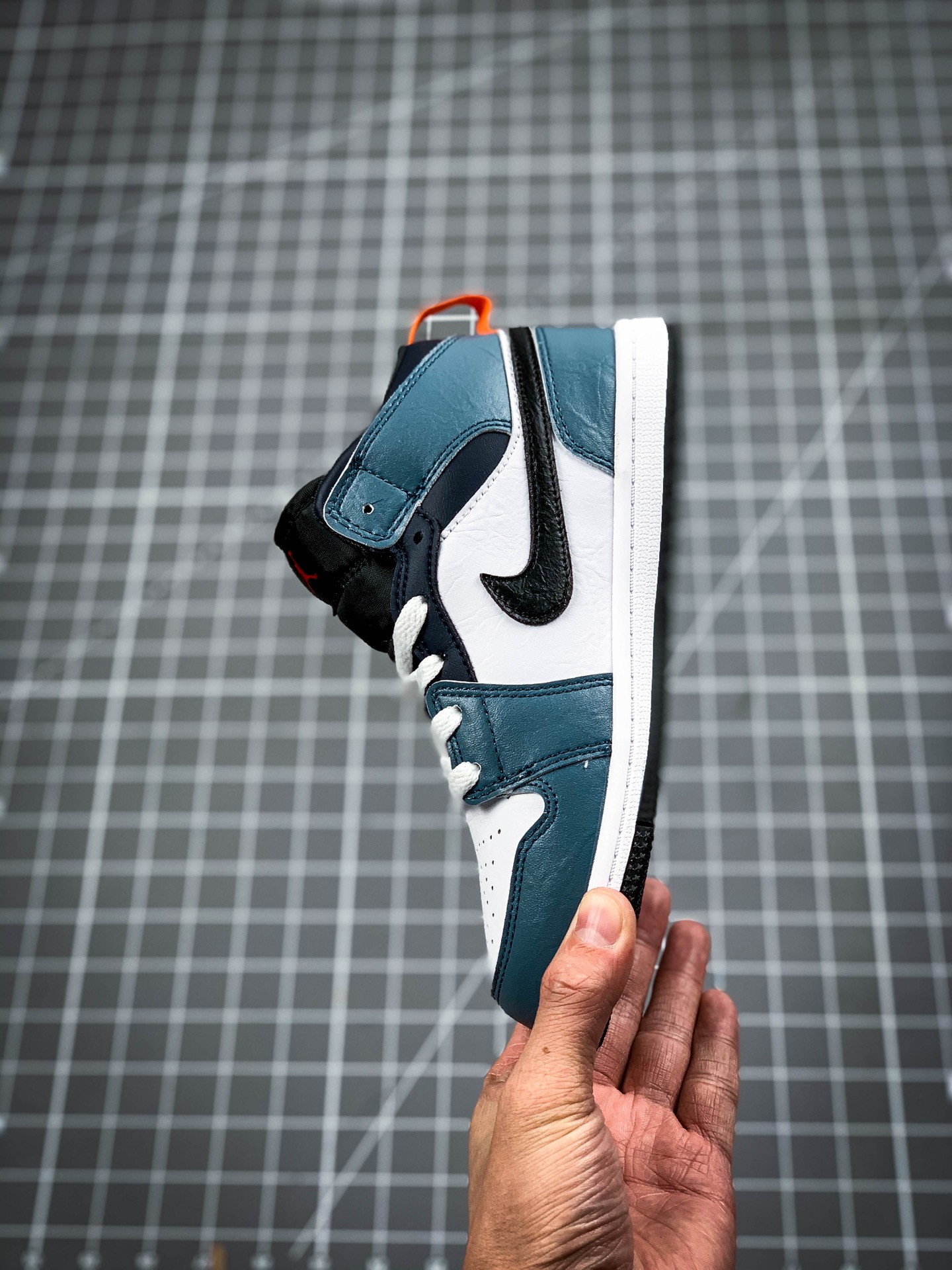 150 童鞋Facetasm x Air Jordan 1 Mid ” Fearless ” 联名中帮文化篮球鞋 CU2802-100