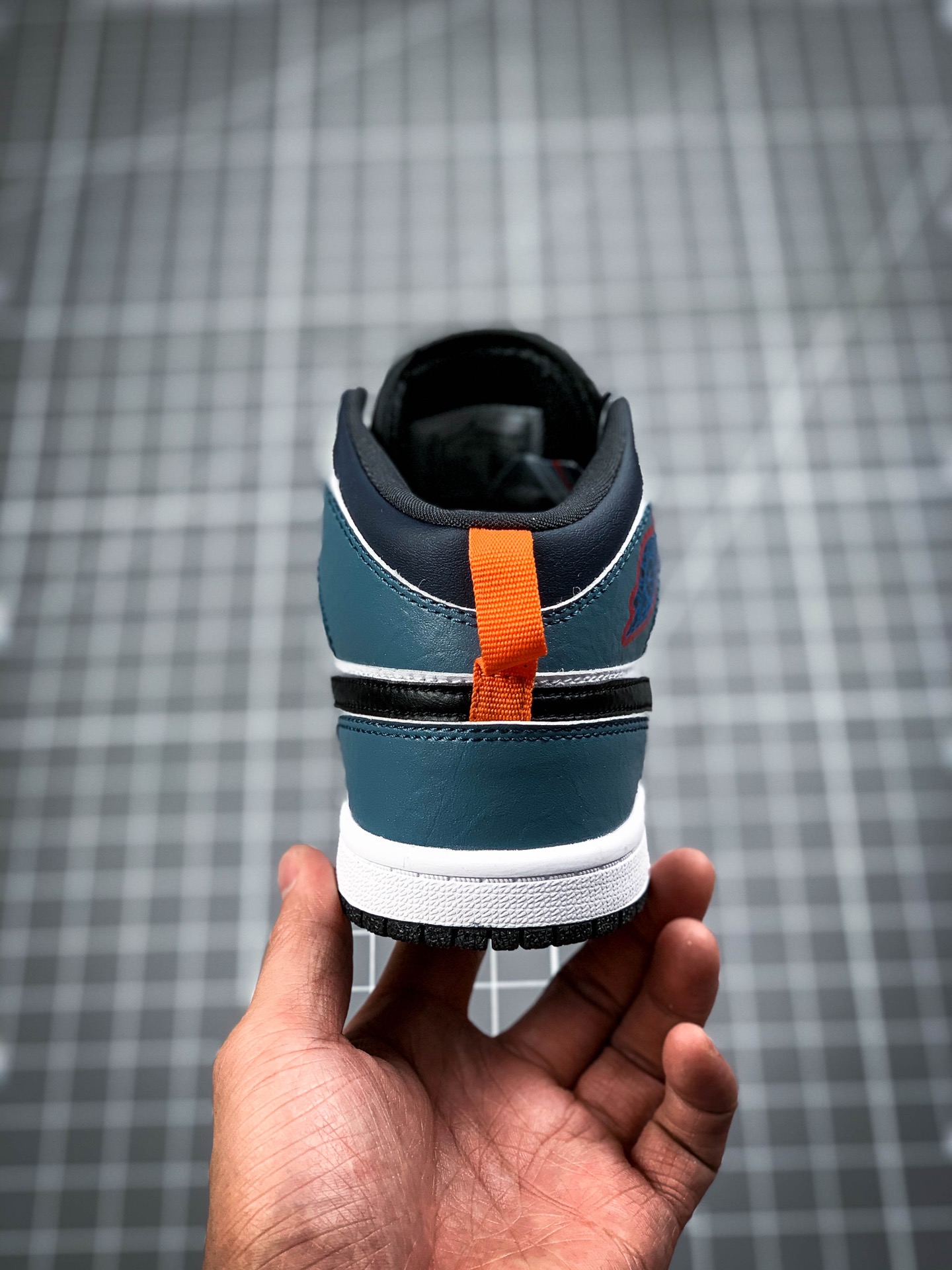 150 童鞋Facetasm x Air Jordan 1 Mid ” Fearless ” 联名中帮文化篮球鞋 CU2802-100