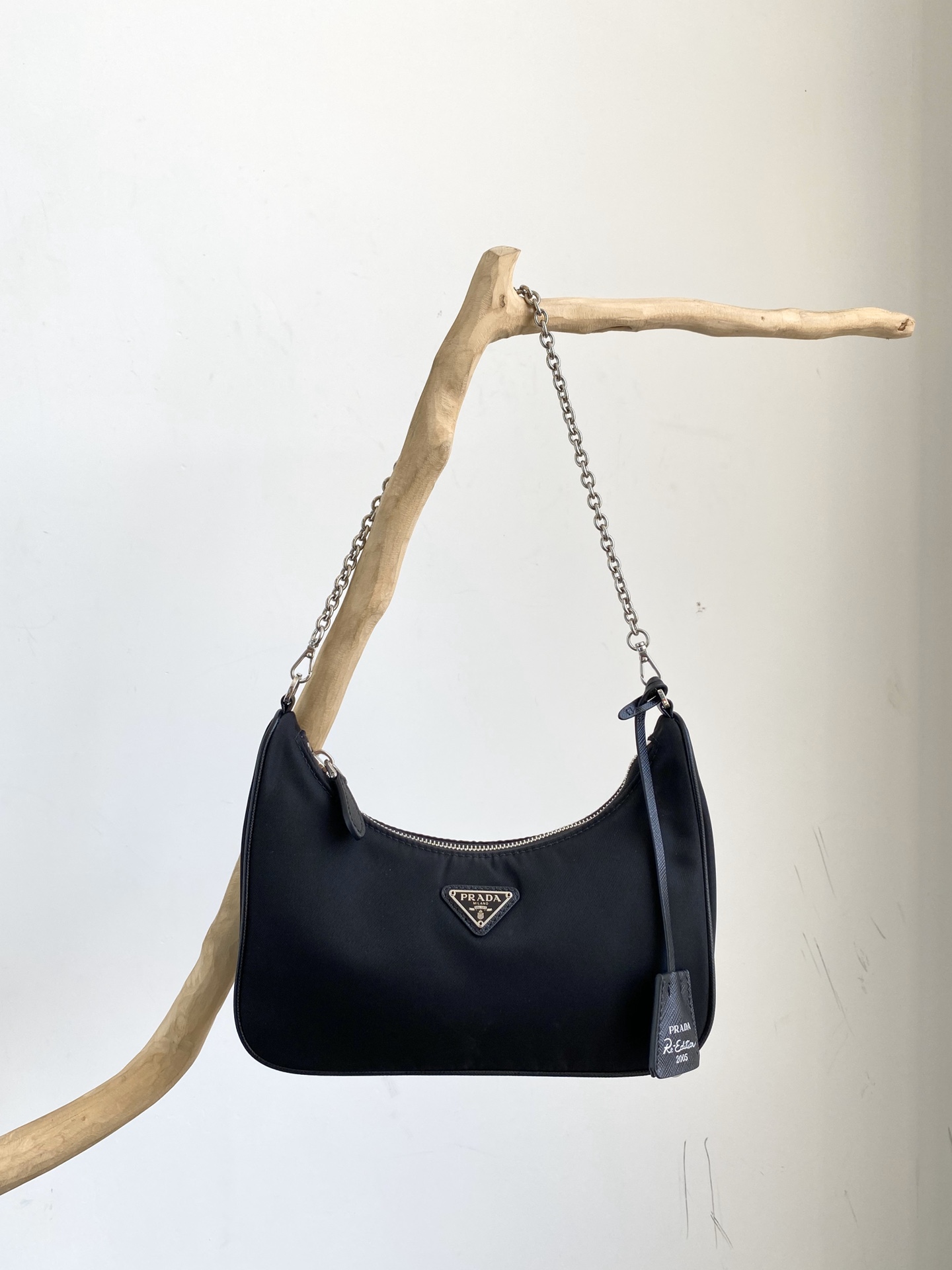 Сумка Prada Re-Edition 2005