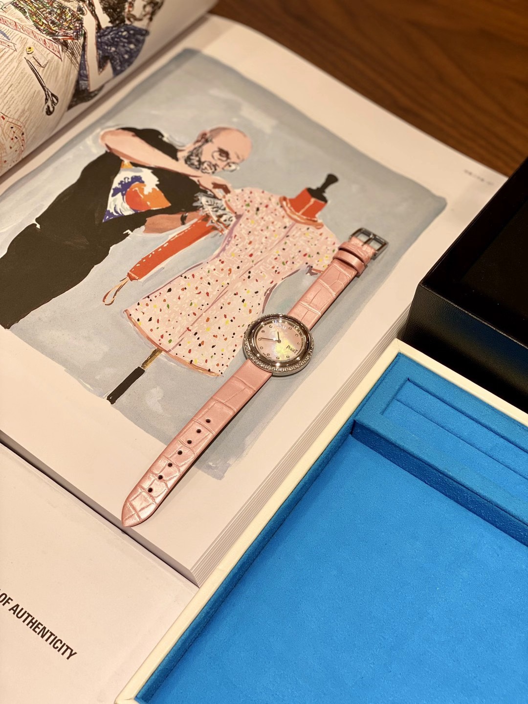 Lacoste 女士腕表 镶饰钻石 白金镶钻表盘 旋转表圈 鳄鱼皮可更换表带