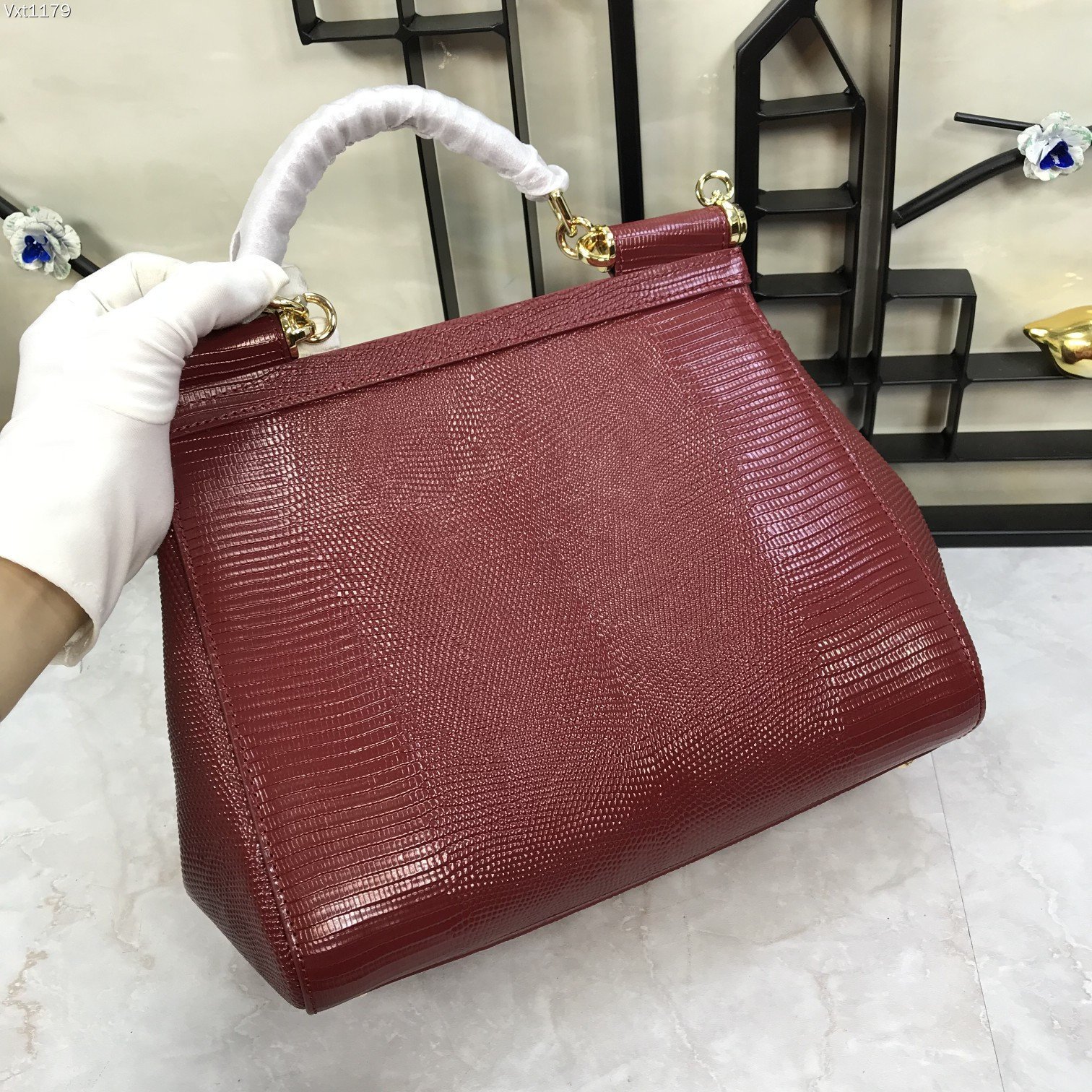 中号Dolce&Gabbana杜嘉班纳彩钻蜥蜴纹斜挎包原单完美袋形进口头层蜥蜴纹牛皮定制真空高电镀五金百