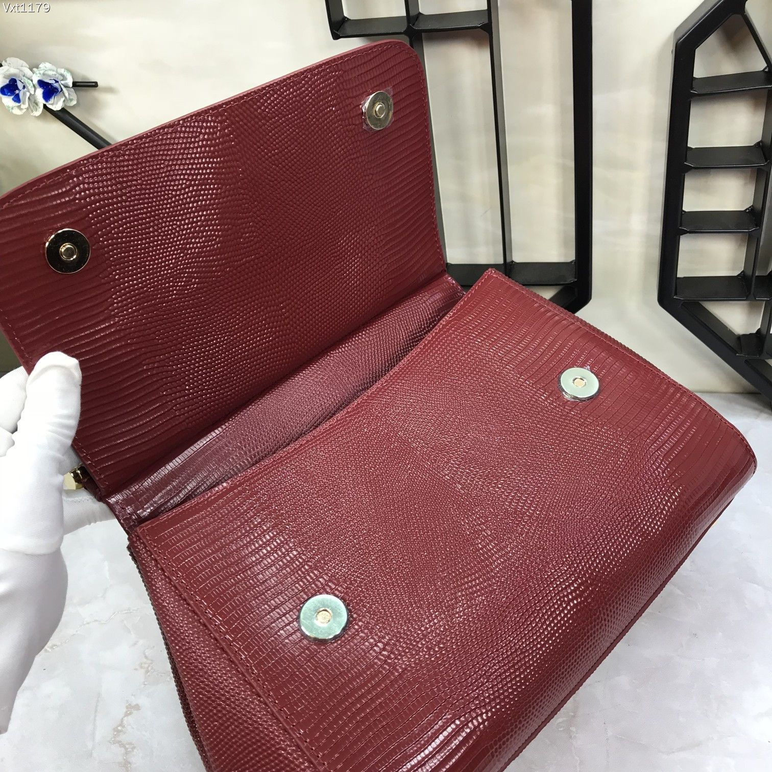 中号Dolce&Gabbana杜嘉班纳彩钻蜥蜴纹斜挎包原单完美袋形进口头层蜥蜴纹牛皮定制真空高电镀五金百