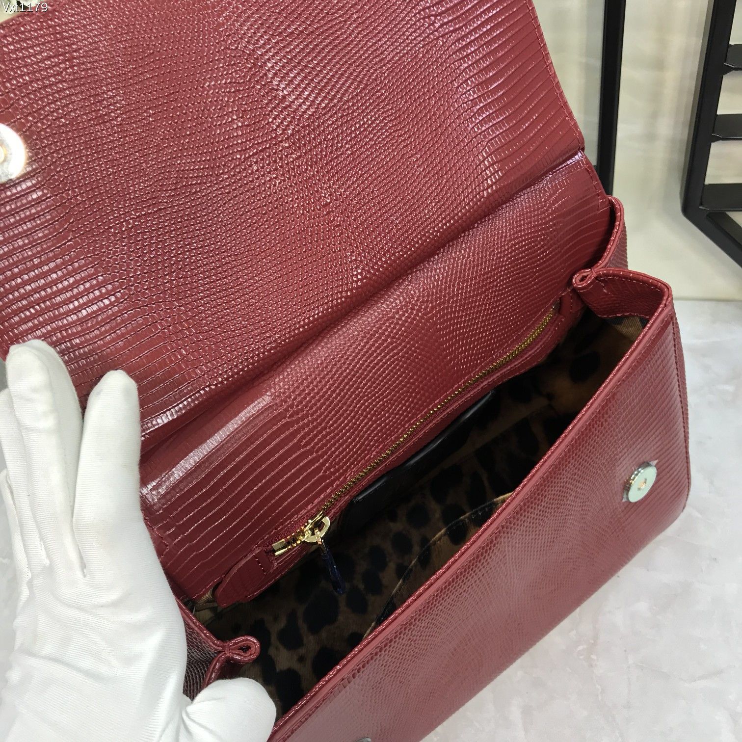 中号Dolce&Gabbana杜嘉班纳彩钻蜥蜴纹斜挎包原单完美袋形进口头层蜥蜴纹牛皮定制真空高电镀五金百