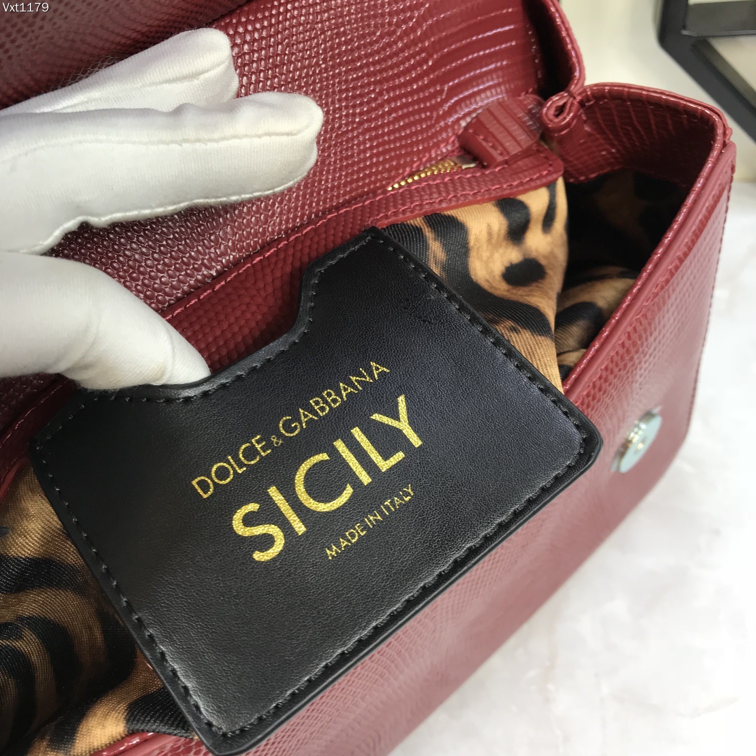 中号Dolce&Gabbana杜嘉班纳彩钻蜥蜴纹斜挎包原单完美袋形进口头层蜥蜴纹牛皮定制真空高电镀五金百
