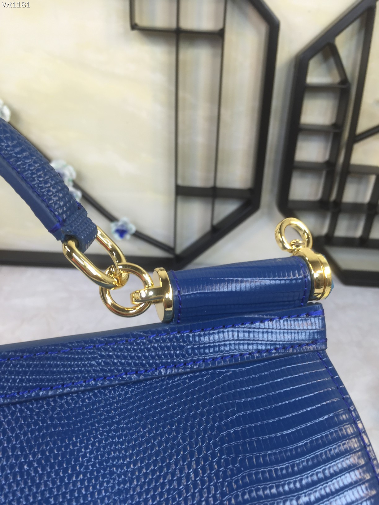 中号Dolce&Gabbana杜嘉班纳彩钻蜥蜴纹斜挎包原单完美袋形进口头层蜥蜴纹牛皮定制真空高电镀五金百