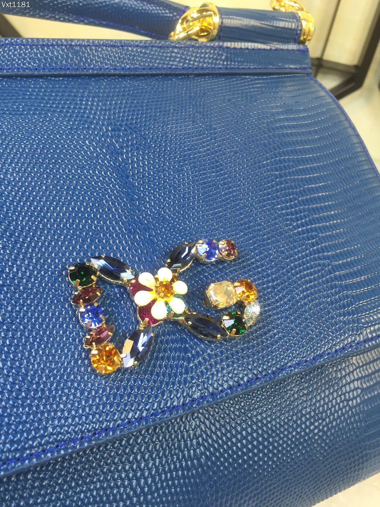 中号Dolce&Gabbana杜嘉班纳彩钻蜥蜴纹斜挎包原单完美袋形进口头层蜥蜴纹牛皮定制真空高电镀五金百