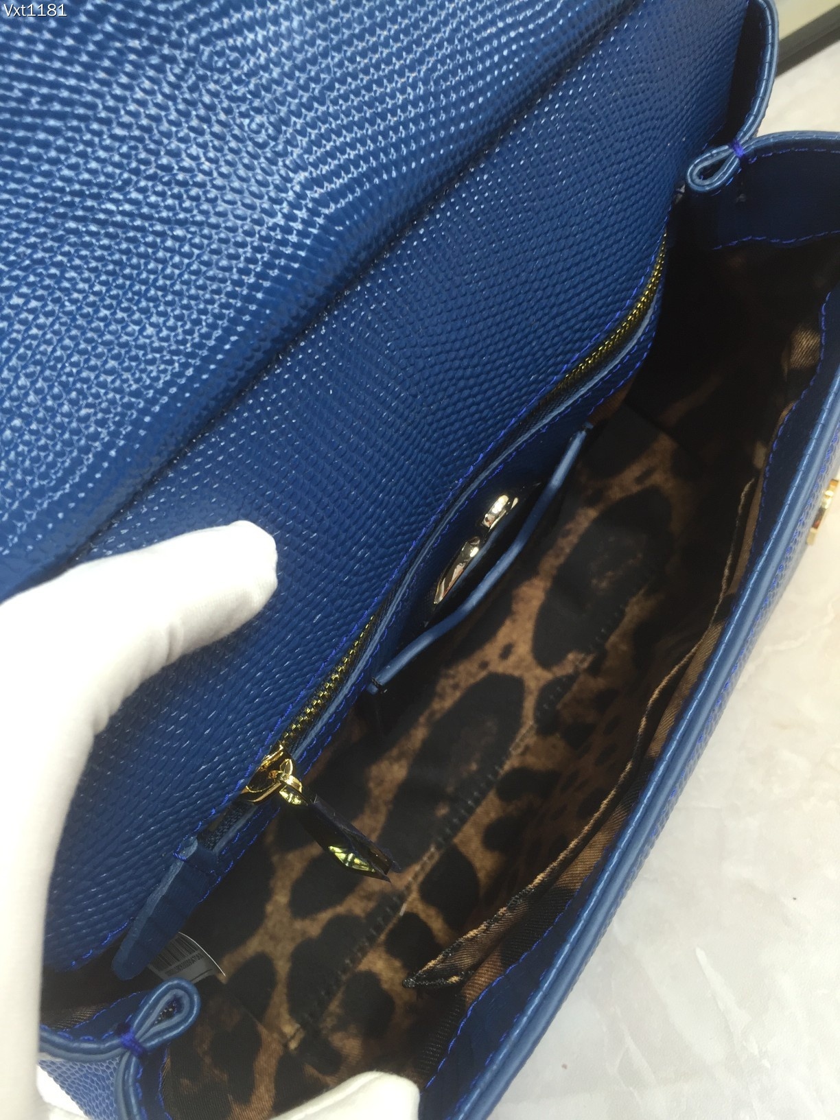 中号Dolce&Gabbana杜嘉班纳彩钻蜥蜴纹斜挎包原单完美袋形进口头层蜥蜴纹牛皮定制真空高电镀五金百