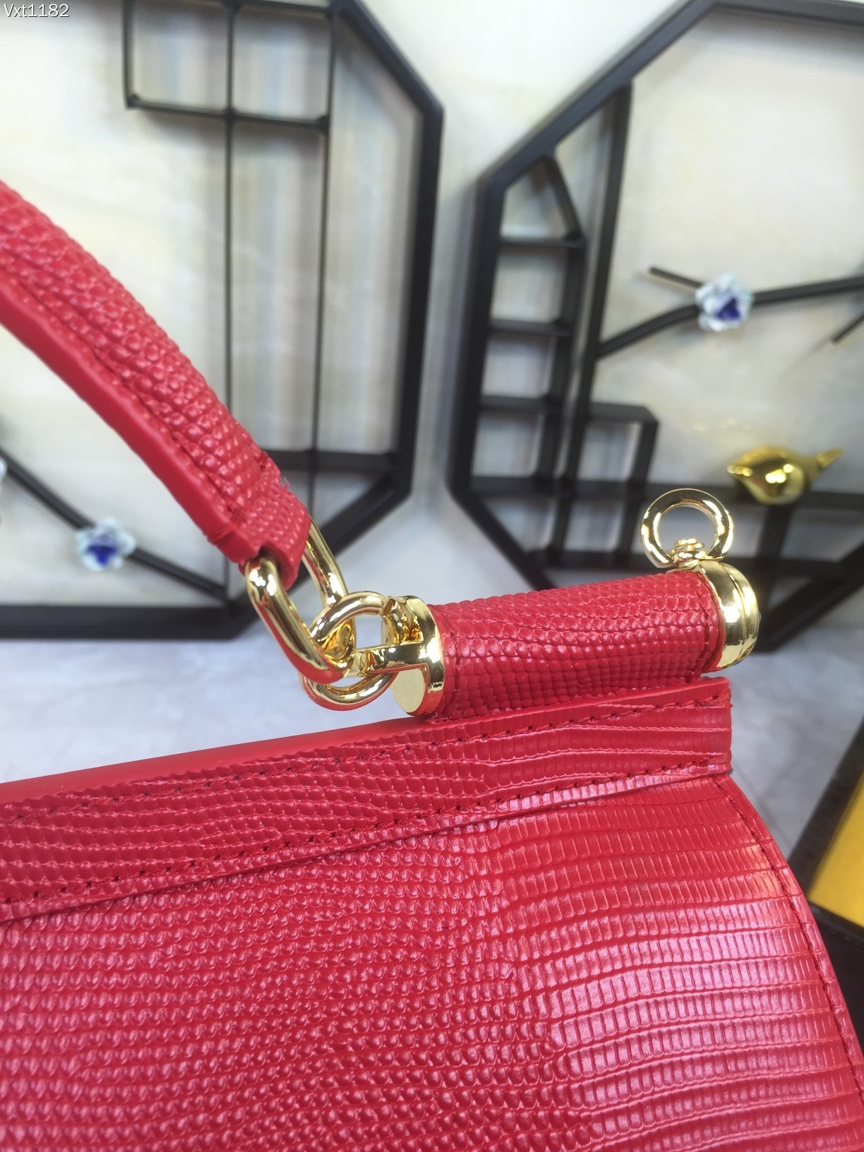 中号Dolce&Gabbana杜嘉班纳彩钻蜥蜴纹斜挎包原单完美袋形进口头层蜥蜴纹牛皮定制真空高电镀五金百