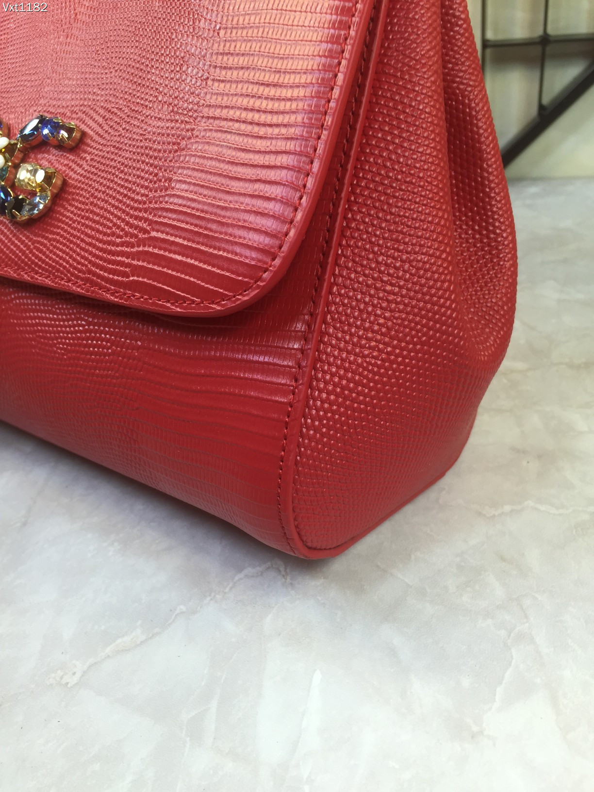 中号Dolce&Gabbana杜嘉班纳彩钻蜥蜴纹斜挎包原单完美袋形进口头层蜥蜴纹牛皮定制真空高电镀五金百