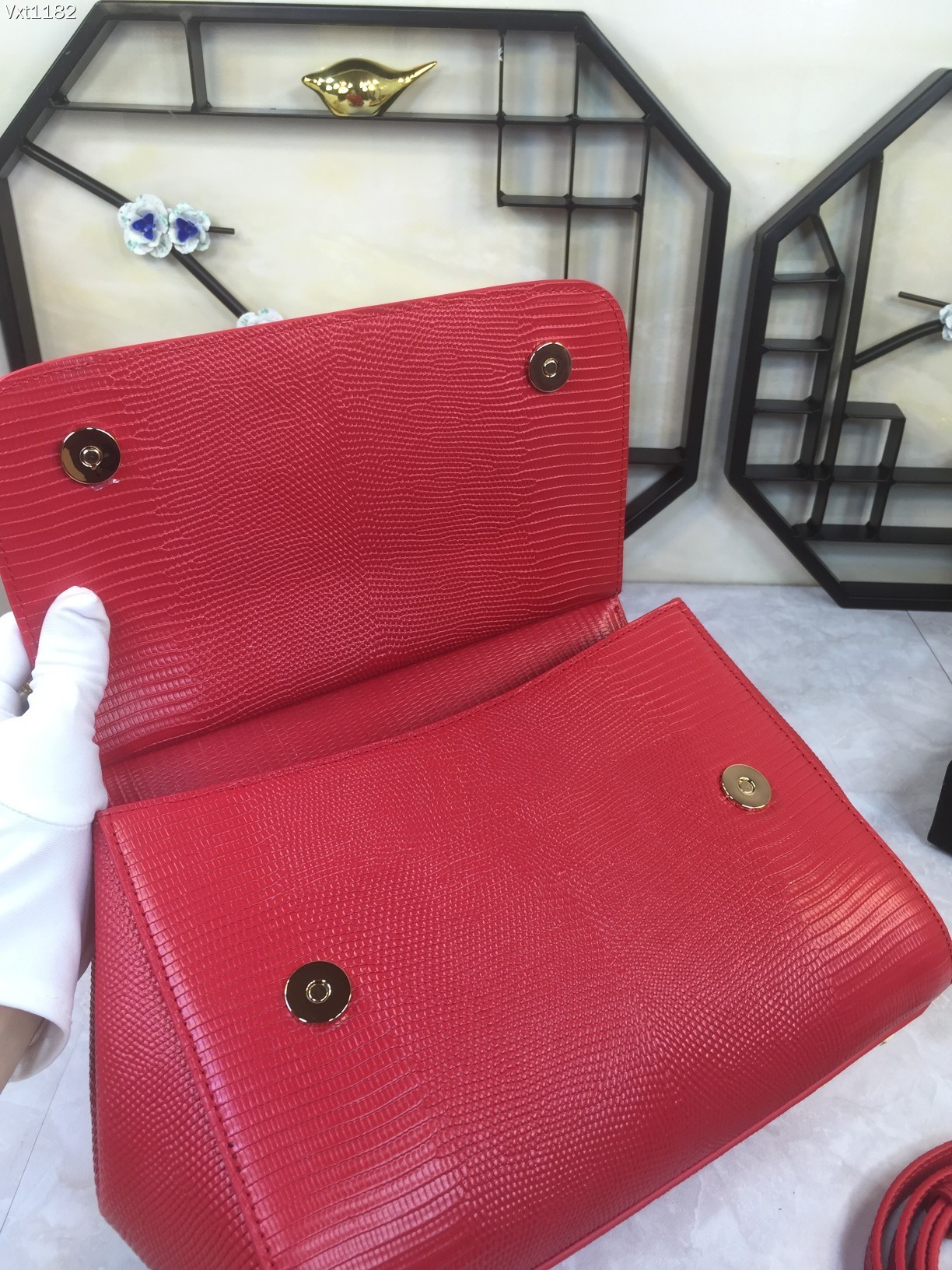中号Dolce&Gabbana杜嘉班纳彩钻蜥蜴纹斜挎包原单完美袋形进口头层蜥蜴纹牛皮定制真空高电镀五金百