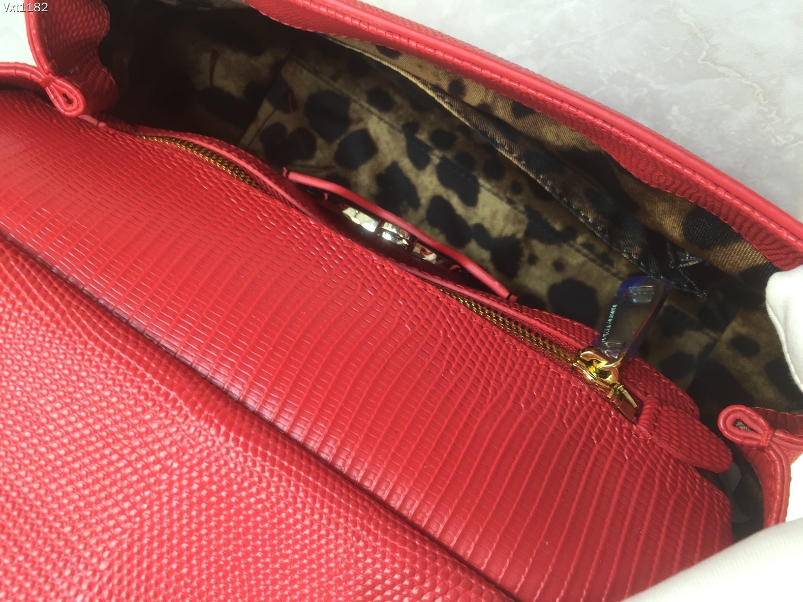 中号Dolce&Gabbana杜嘉班纳彩钻蜥蜴纹斜挎包原单完美袋形进口头层蜥蜴纹牛皮定制真空高电镀五金百