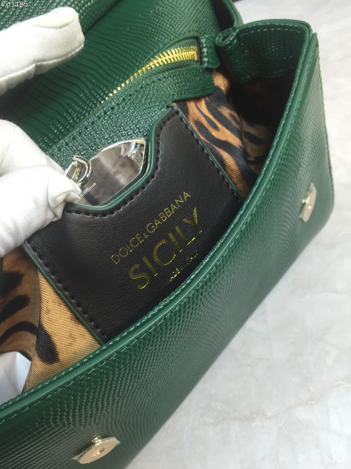 中号Dolce&Gabbana杜嘉班纳彩钻蜥蜴纹斜挎包原单完美袋形进口头层蜥蜴纹牛皮定制真空高电镀五金百