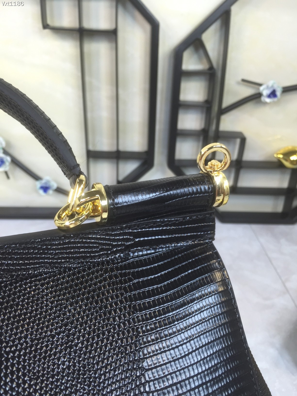 中号Dolce&Gabbana杜嘉班纳彩钻蜥蜴纹斜挎包原单完美袋形进口头层蜥蜴纹牛皮定制真空高电镀五金百