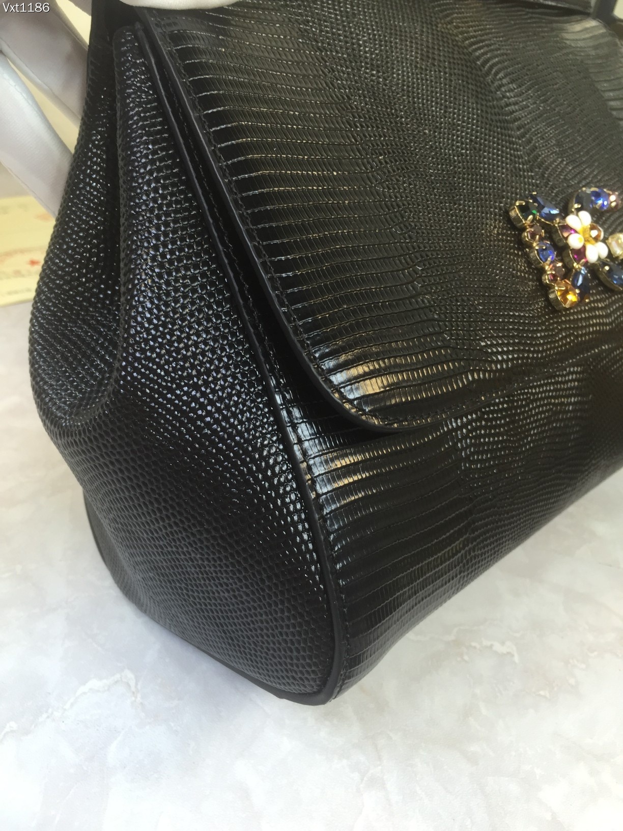 中号Dolce&Gabbana杜嘉班纳彩钻蜥蜴纹斜挎包原单完美袋形进口头层蜥蜴纹牛皮定制真空高电镀五金百