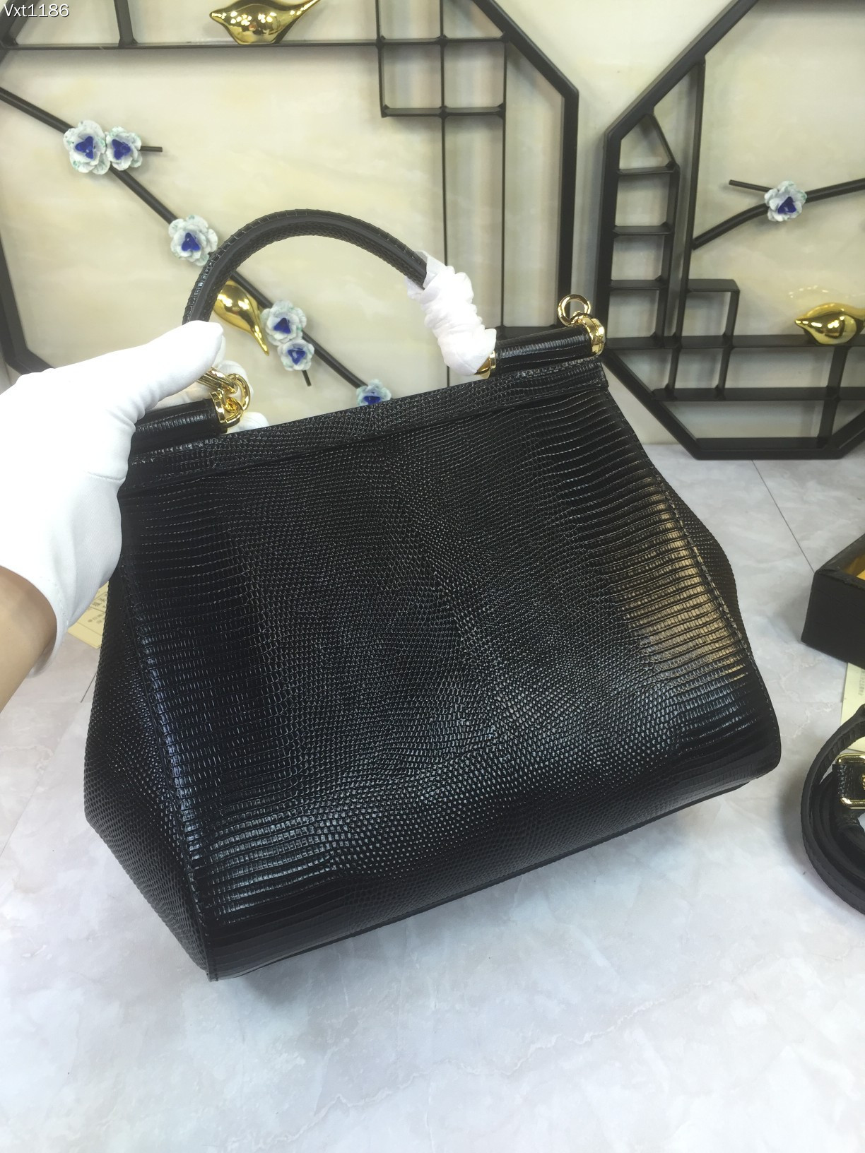 中号Dolce&Gabbana杜嘉班纳彩钻蜥蜴纹斜挎包原单完美袋形进口头层蜥蜴纹牛皮定制真空高电镀五金百