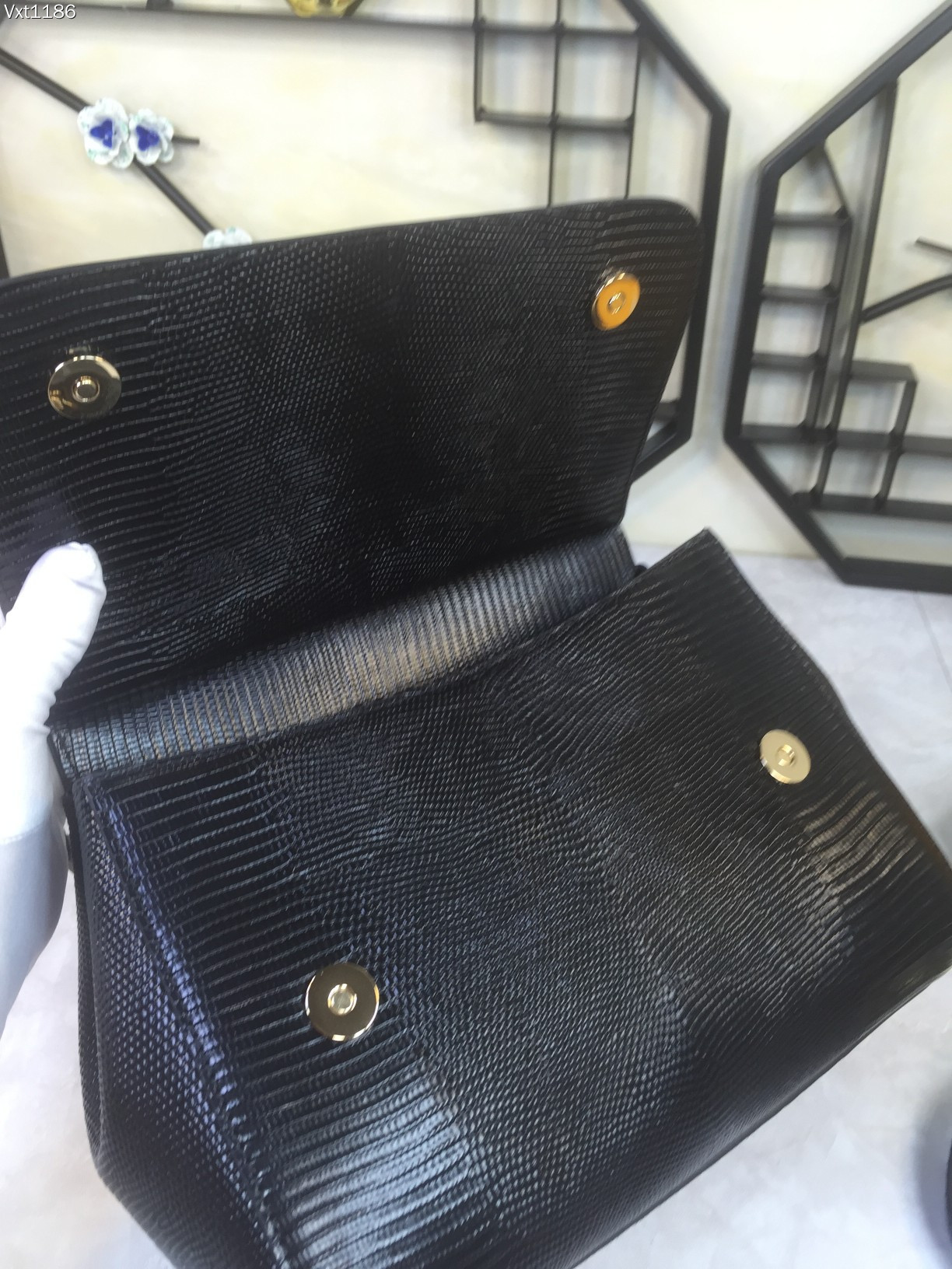 中号Dolce&Gabbana杜嘉班纳彩钻蜥蜴纹斜挎包原单完美袋形进口头层蜥蜴纹牛皮定制真空高电镀五金百