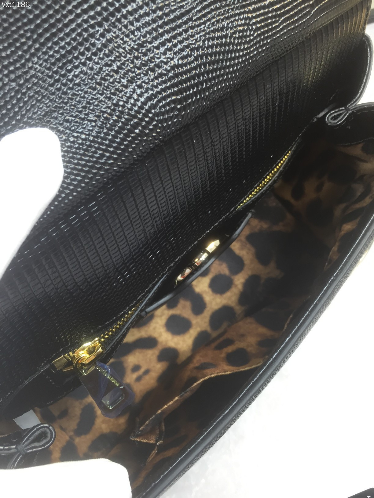 中号Dolce&Gabbana杜嘉班纳彩钻蜥蜴纹斜挎包原单完美袋形进口头层蜥蜴纹牛皮定制真空高电镀五金百