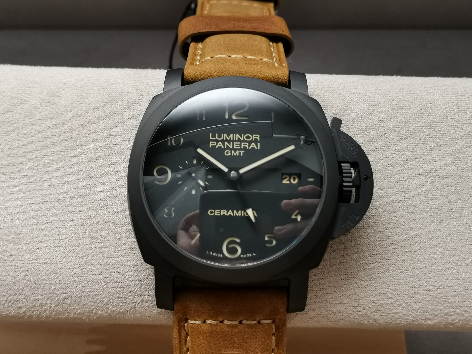 Panerai VS Watch 8077
