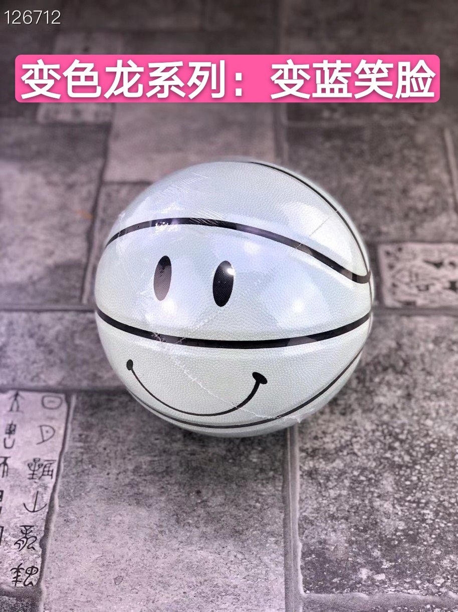 本地自取100
送朋友礼物代购级美版变色笑脸篮球Chinatown Market x Smiley 2020唐人街笑脸变色龙篮球🏀
型号:7号成人球
供应商:亚马逊渠道货
3个配色:粉变🏀/蓝变🏀/粉蓝混变🏀
真头层吸湿材质手感更佳 内置台湾发泡中胎区别市面廉价上海中胎 回弹更强烈 市面最高版本
「吊打任何版本,欢迎对比细节、手感!」
🔥🔥🔥🔥🔥🔥🔥🔥🔥
新货配置:打气针2个,打气筒1个,包装盒1个!
退换要求:保护膜退换需要保留「盒子损坏补10」
公司级 完美正款