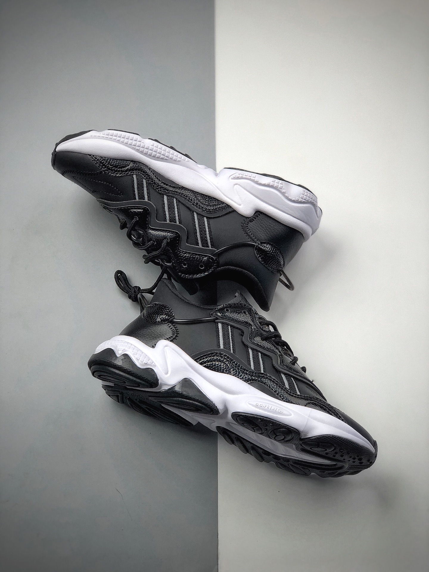 140  公司级 Adidas Originals Ozweego 简版椰子 FV2556
