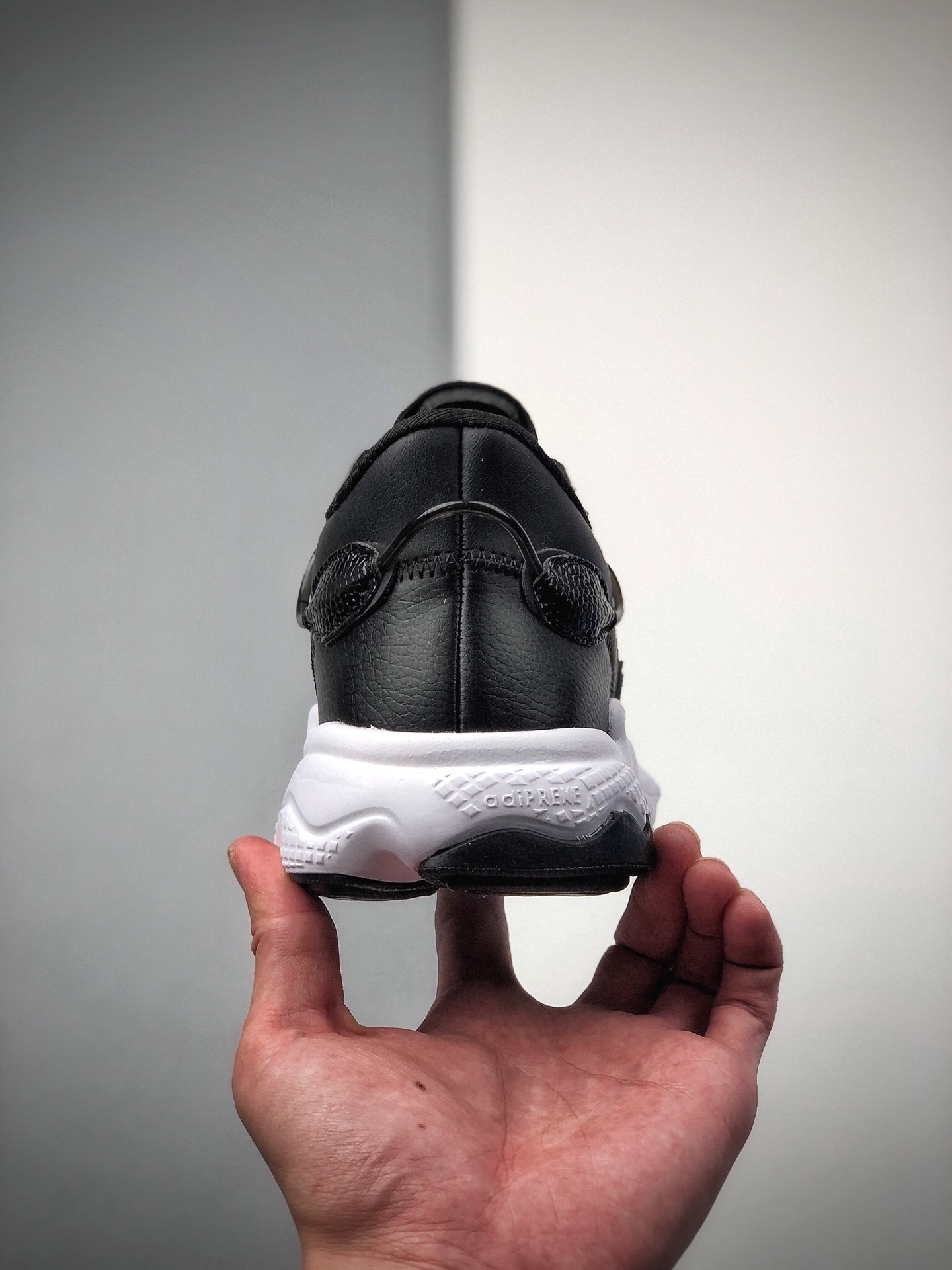 140  公司级 Adidas Originals Ozweego 简版椰子 FV2556