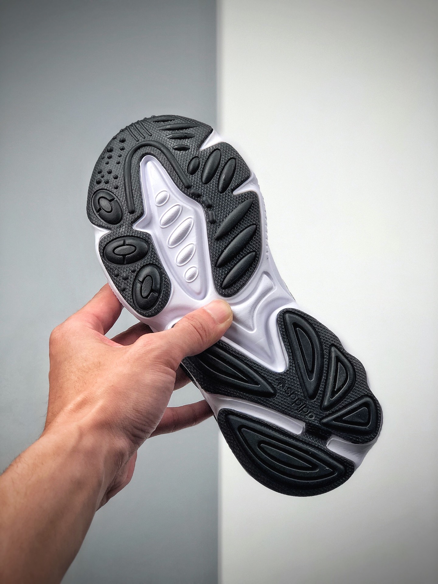 140  公司级 Adidas Originals Ozweego 简版椰子 FV2556